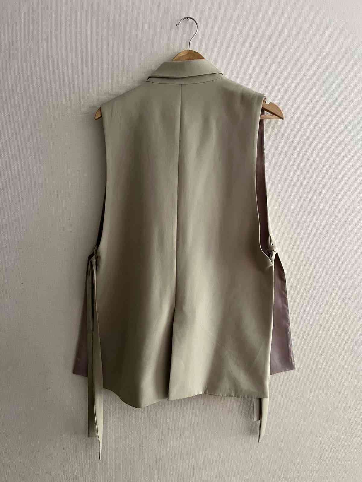 Blazer sin mangas beige - miniatura 3