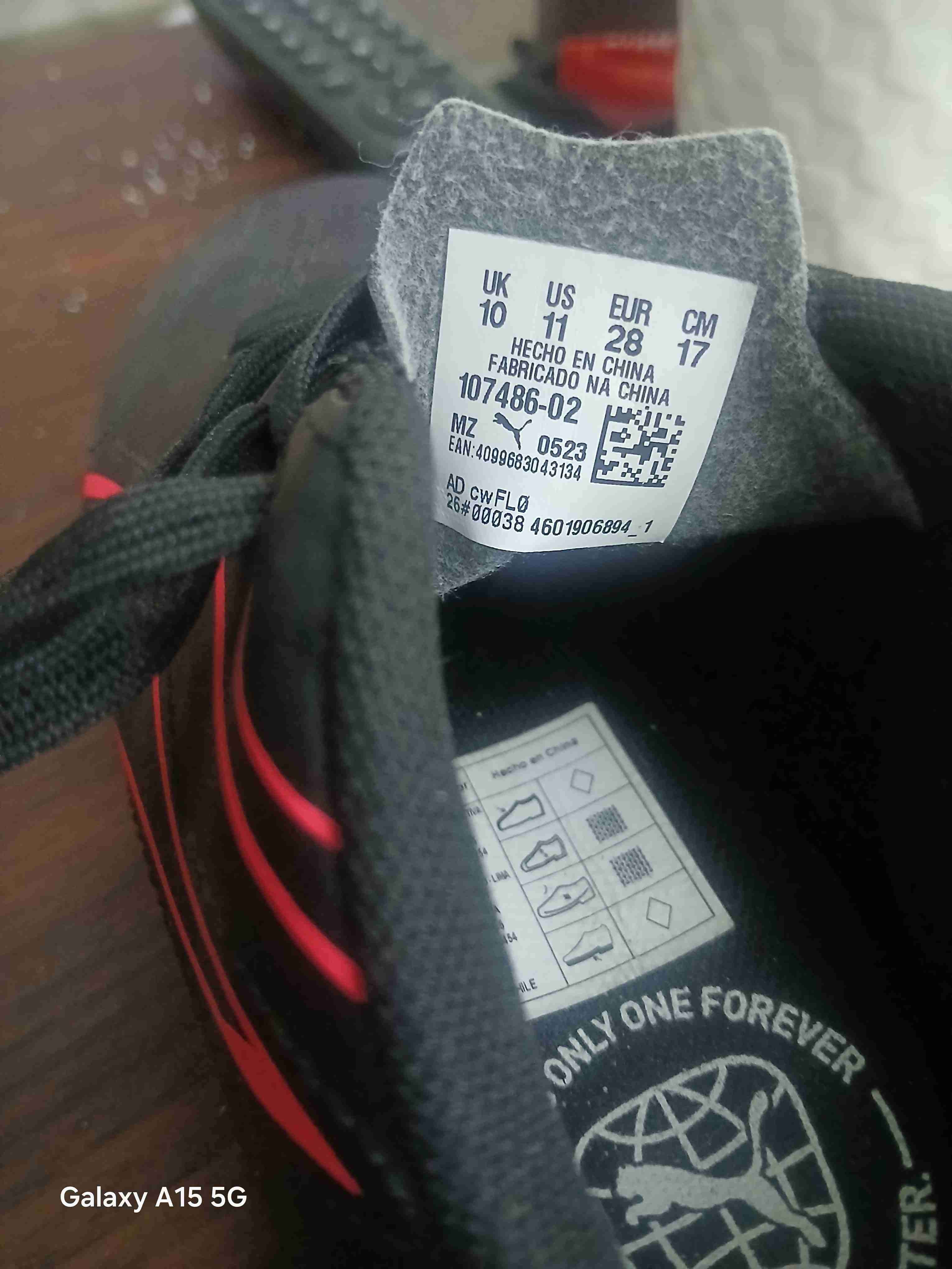 Botines de fútbol negro y rojo - miniatura 3