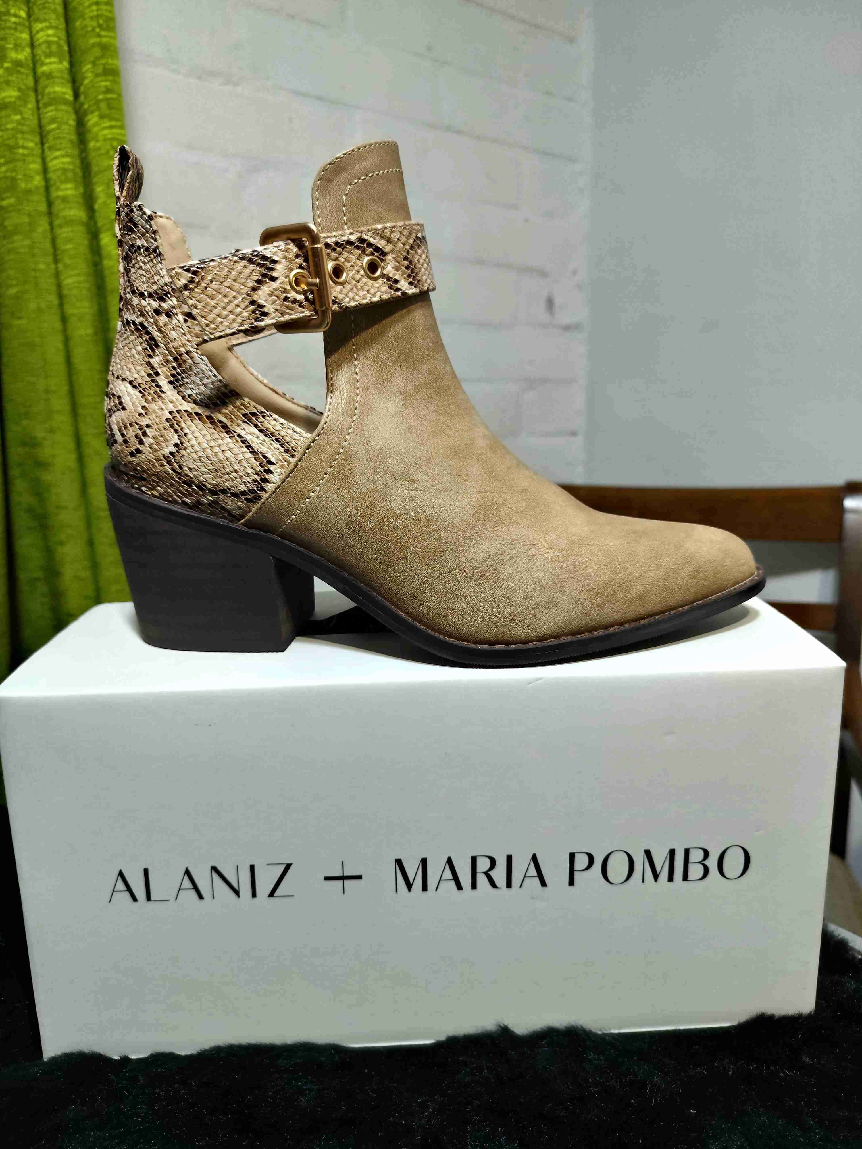 Botines Alaniz con detalle serpiente - miniatura 1