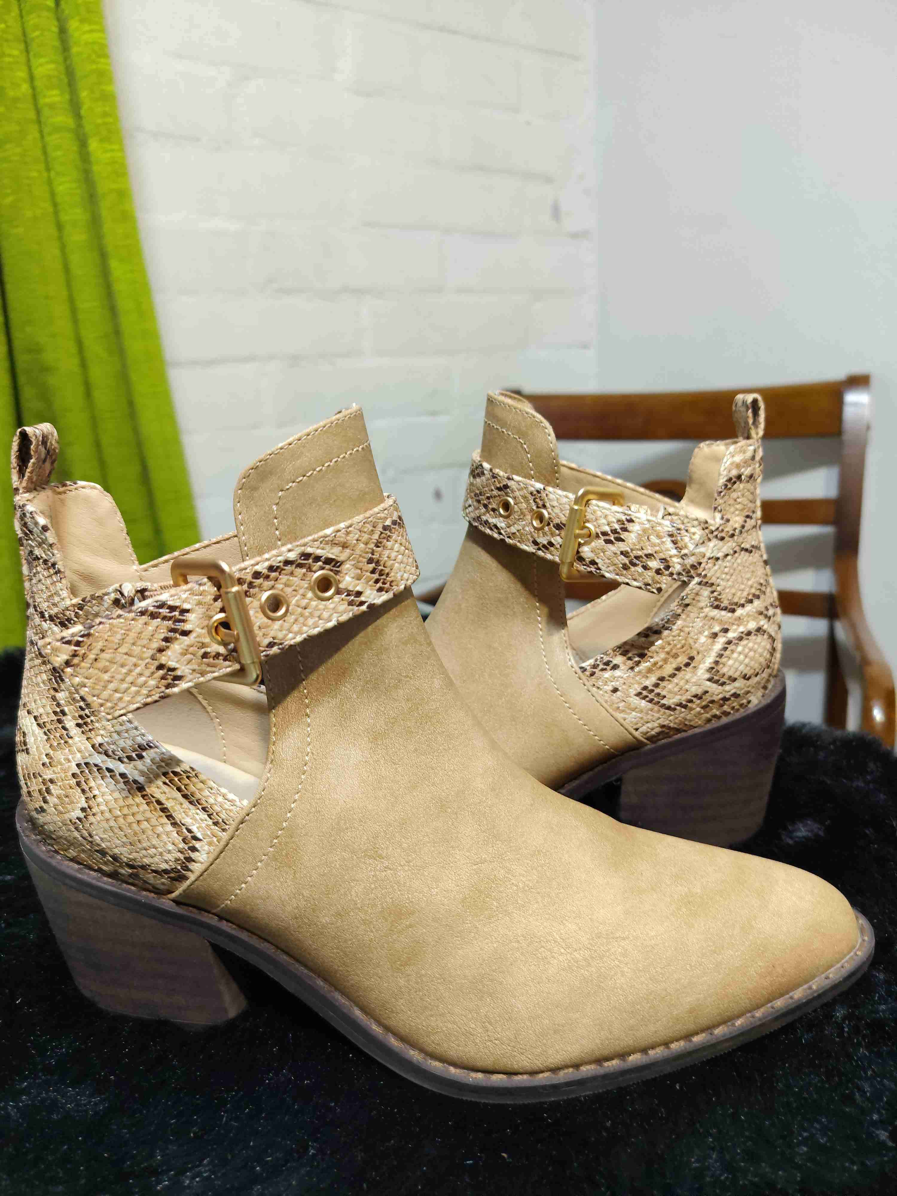 Botines Alaniz con detalle serpiente - miniatura 4