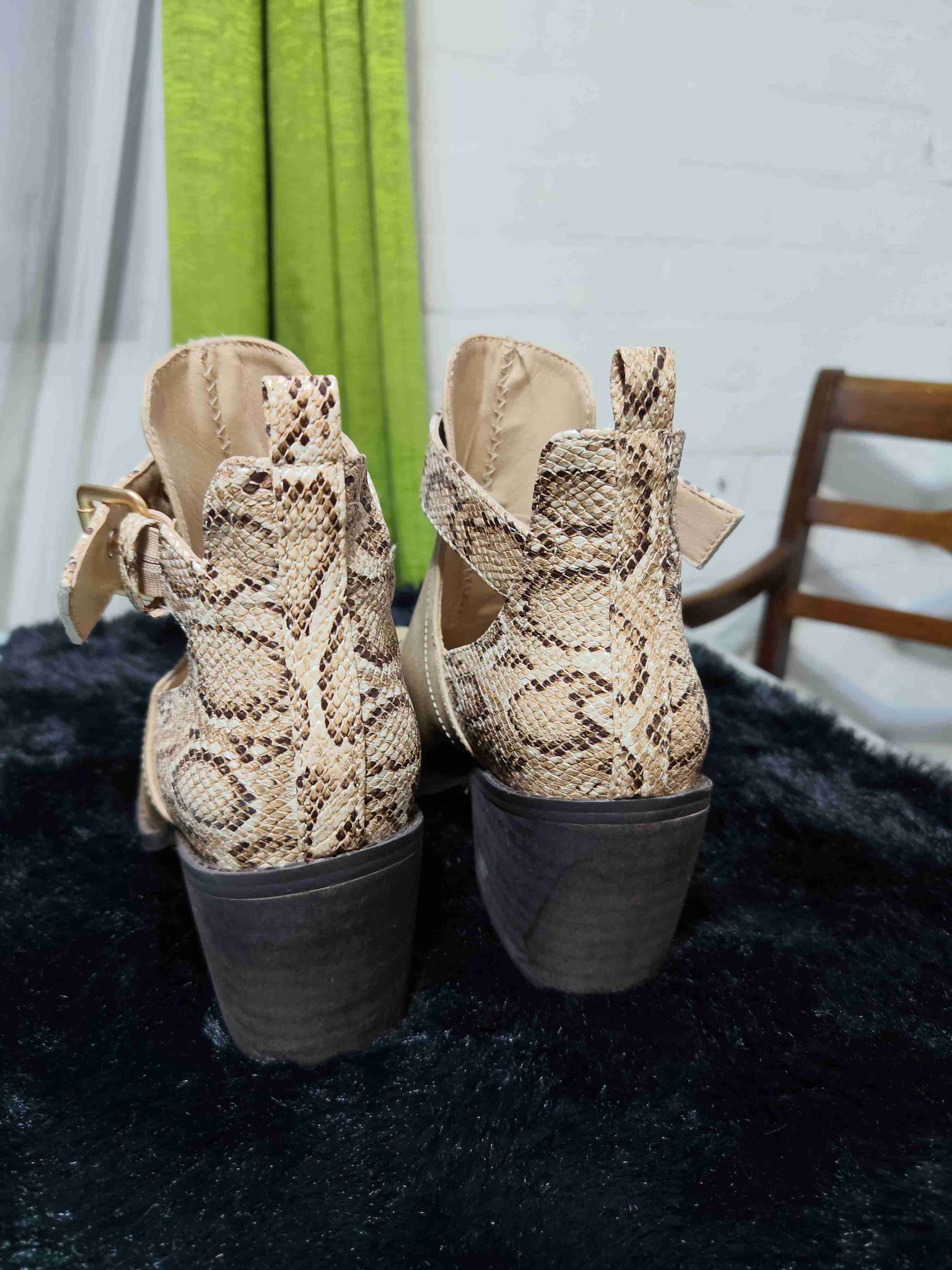 Botines Alaniz con detalle serpiente - miniatura 6