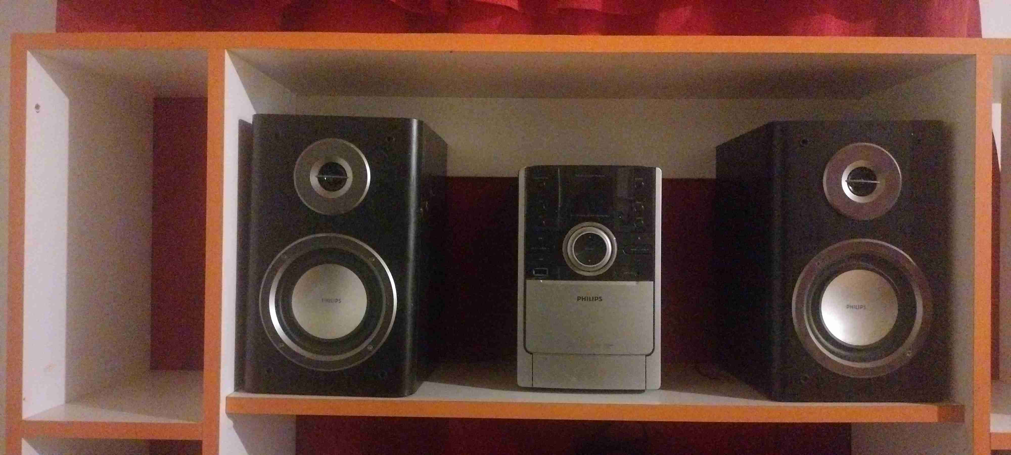 Sistema de sonido Philips con parlantes