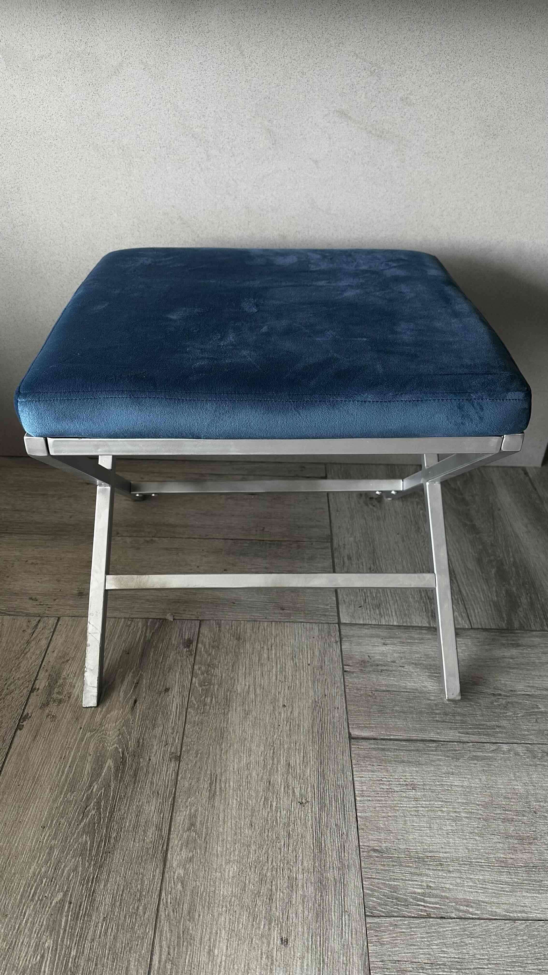 Banqueta tapizada azul con base metálica - miniatura 1