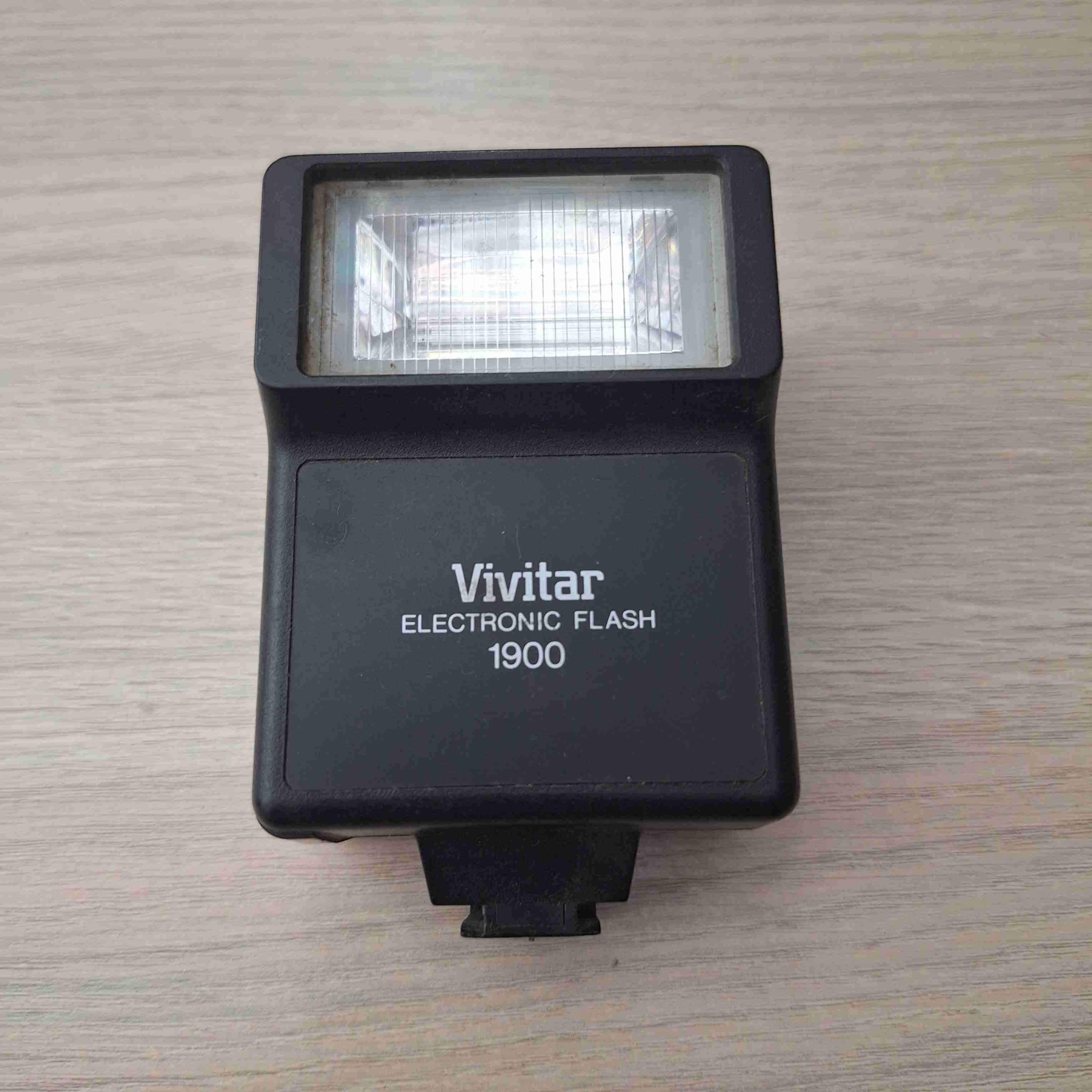 Flash electrónico Vivitar 1900 - miniatura 1