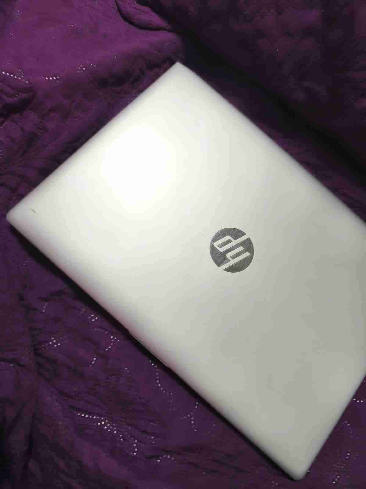 Notebook HP en buen estado - miniatura 3