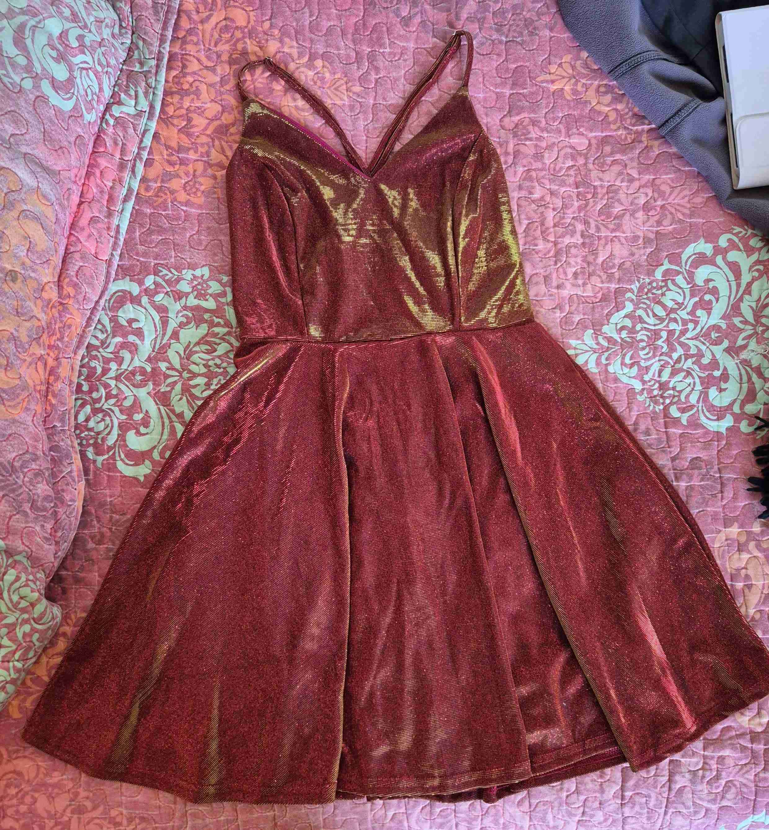 Vestido brillante color burdeo - miniatura 1