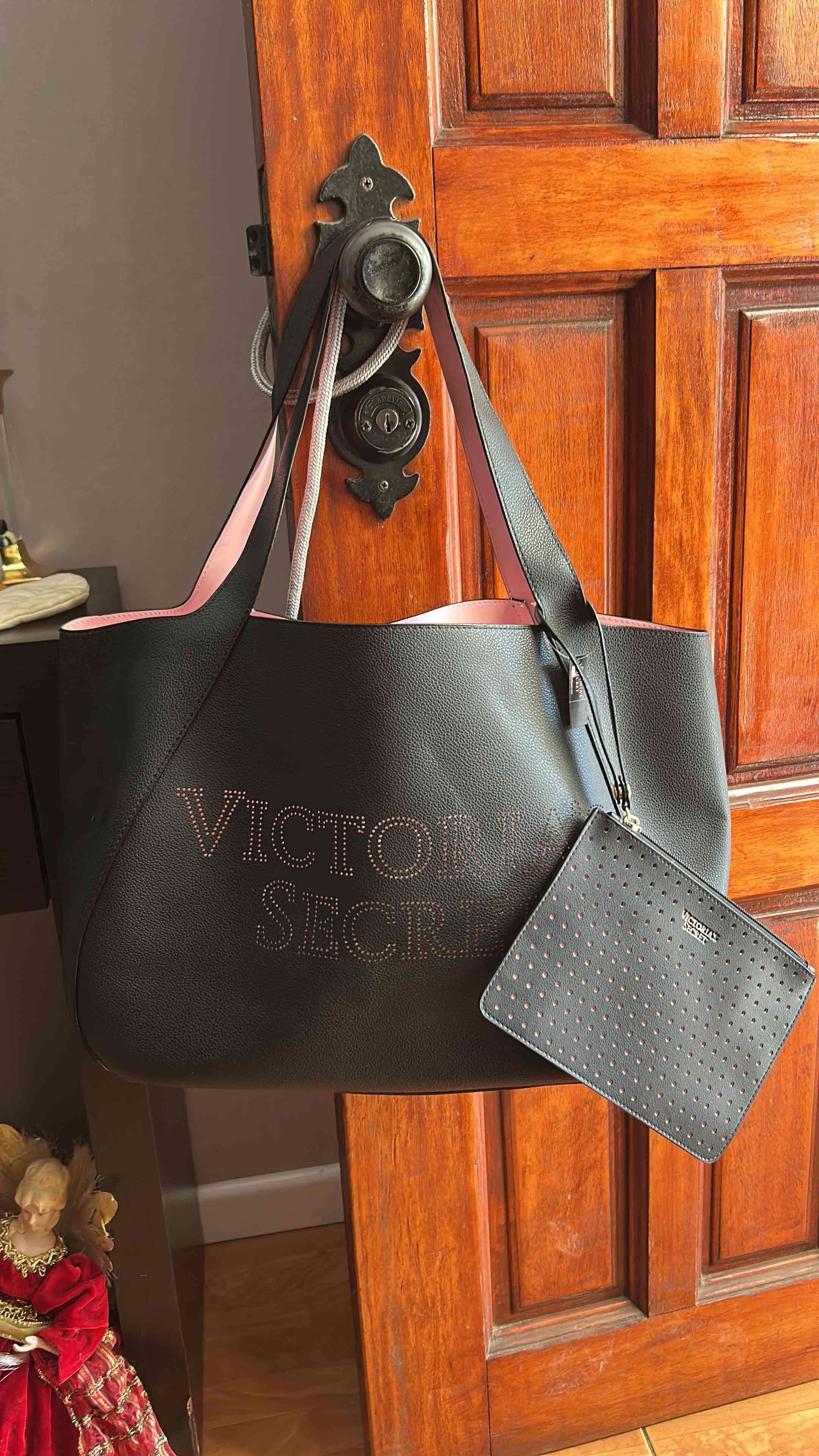 Bolso negro Victoria's Secret