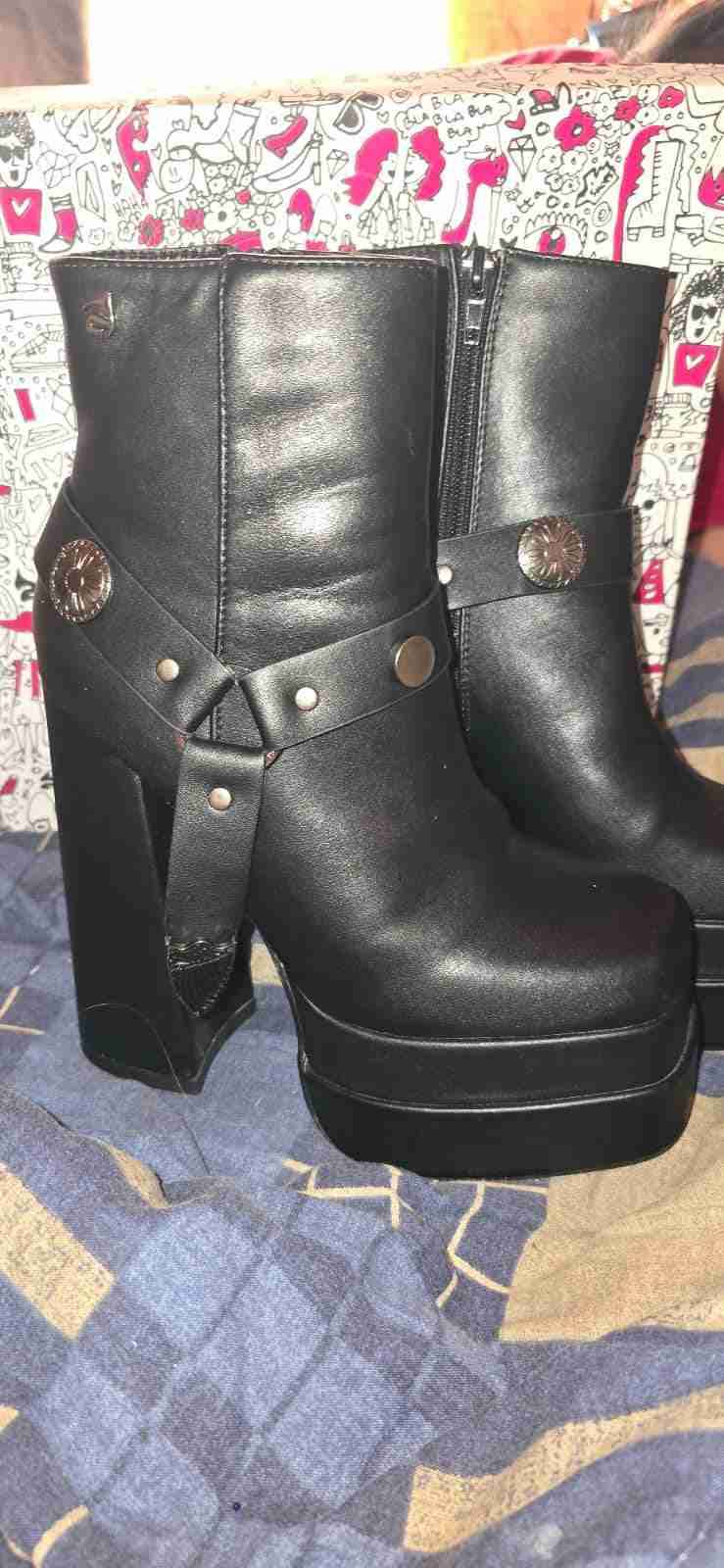 Botines negros con plataforma