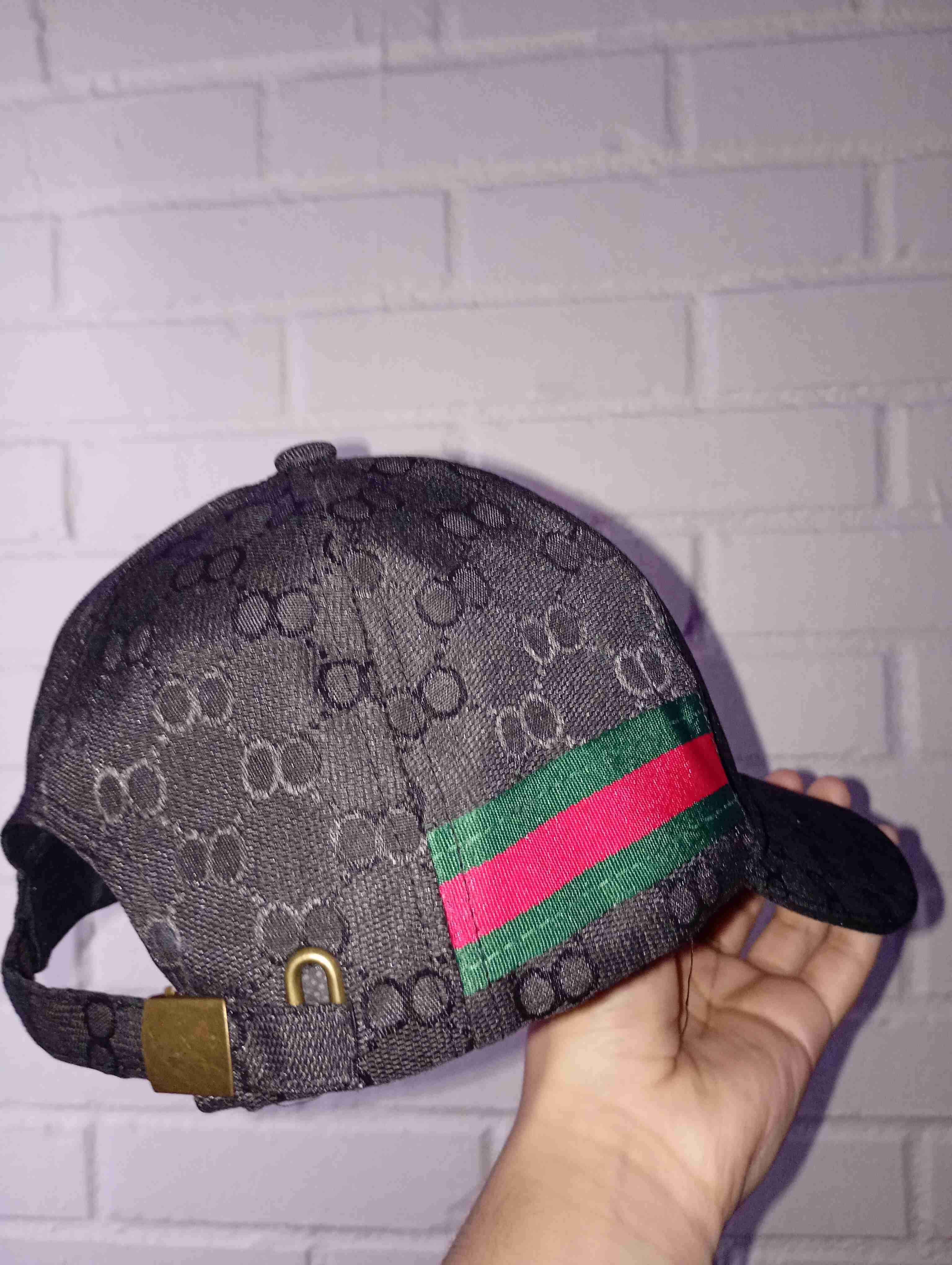 Gorra gris con diseño estampado - miniatura 1