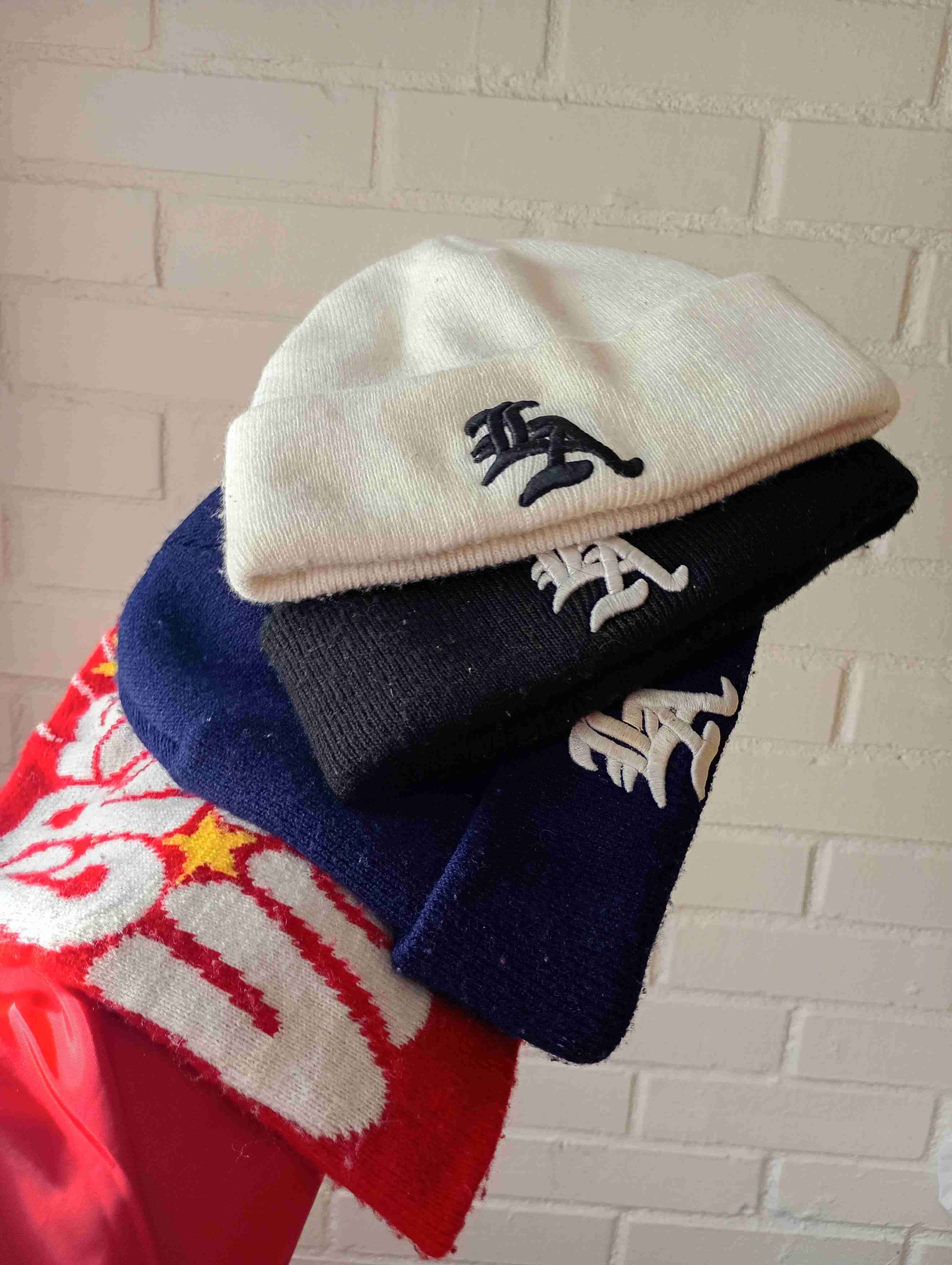 PACK 4 GORROS BEANIE - NUEVOS - $20.000 TOTALES
