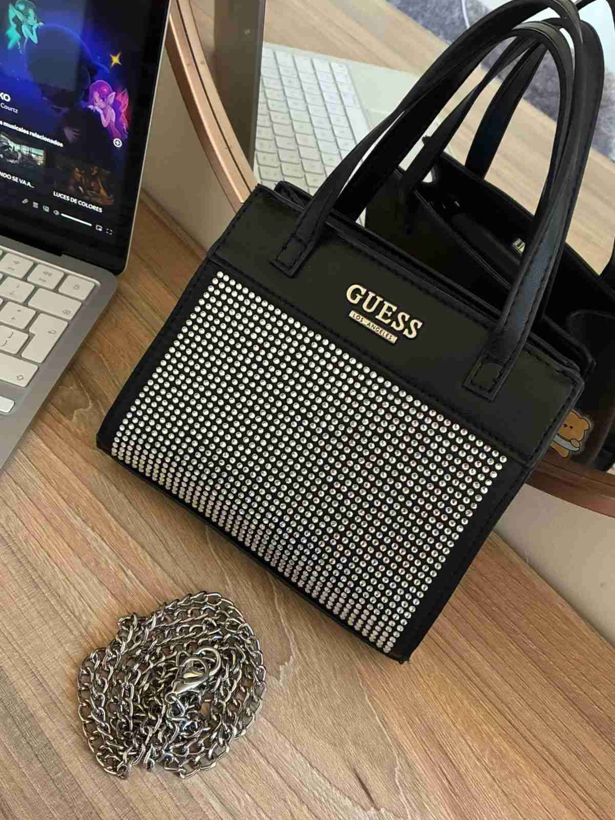 Cartera Guess con cadena brillante - miniatura 2
