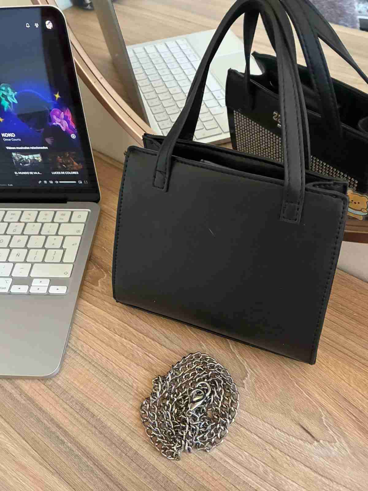 Cartera Guess con cadena brillante - miniatura 3