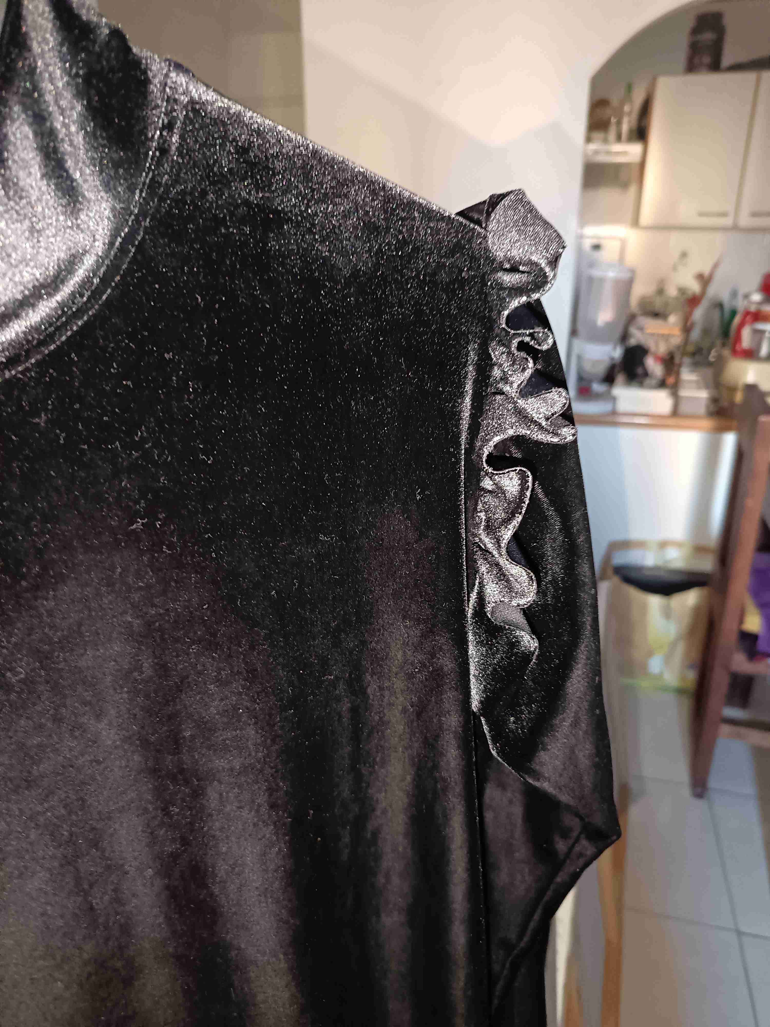 Polera negra con volantes - miniatura 2