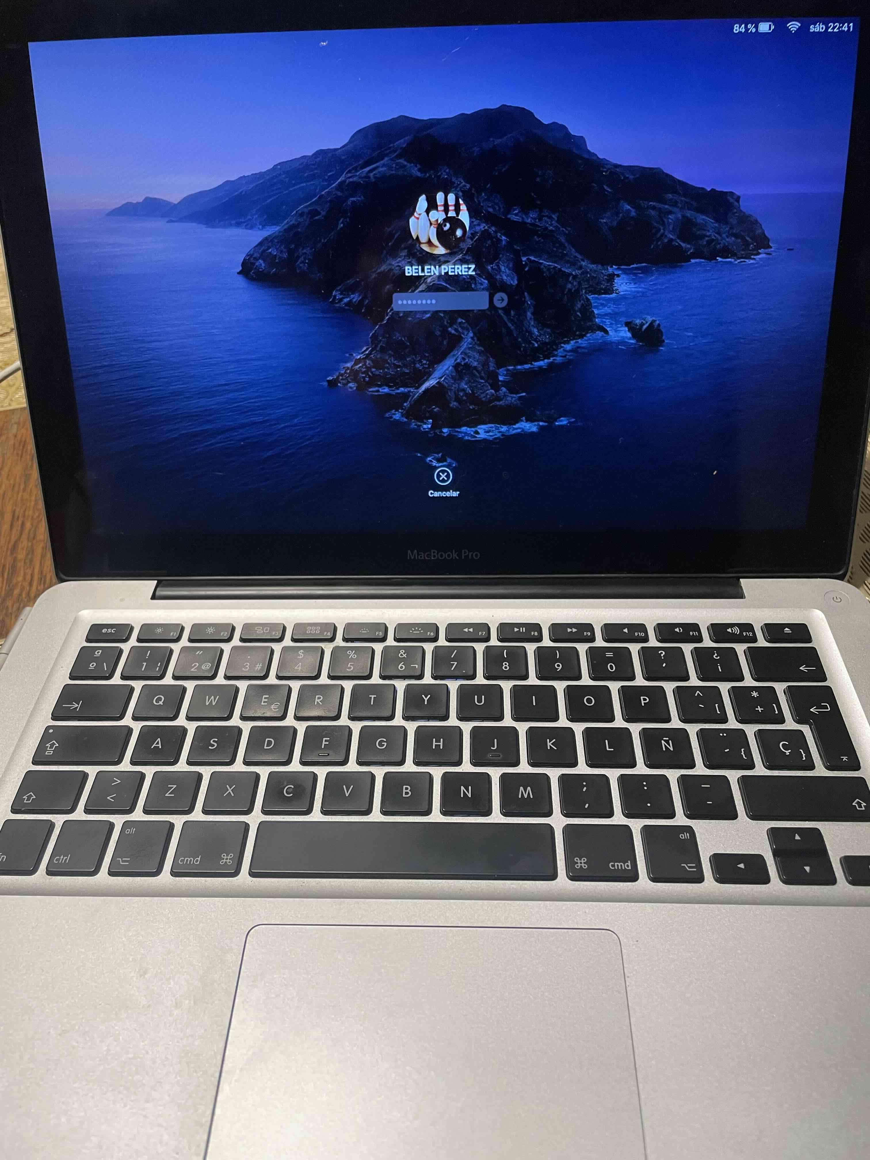 MacBook Pro en buen estado - miniatura 1