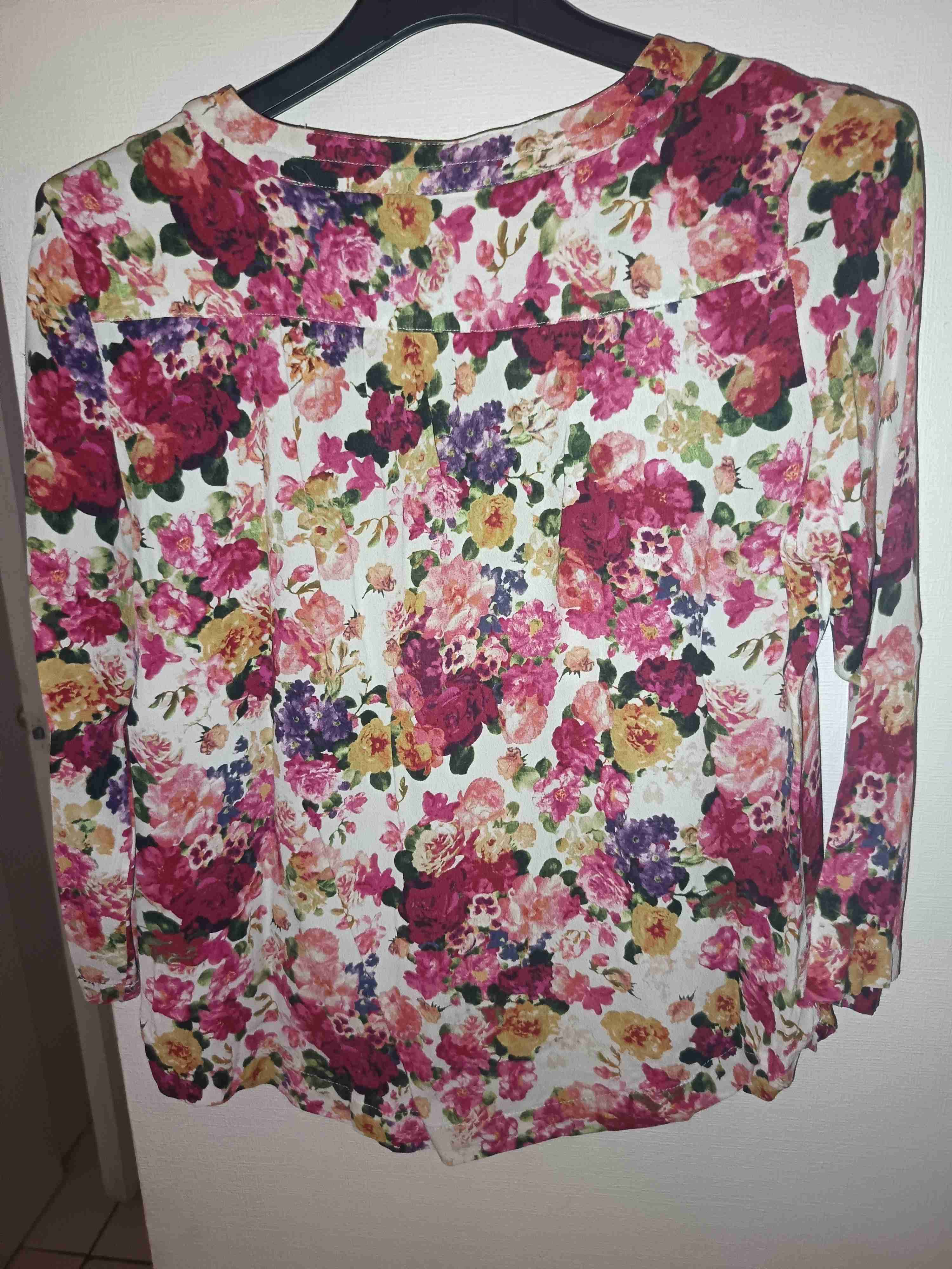 Blusa floreada de mujer - miniatura 2