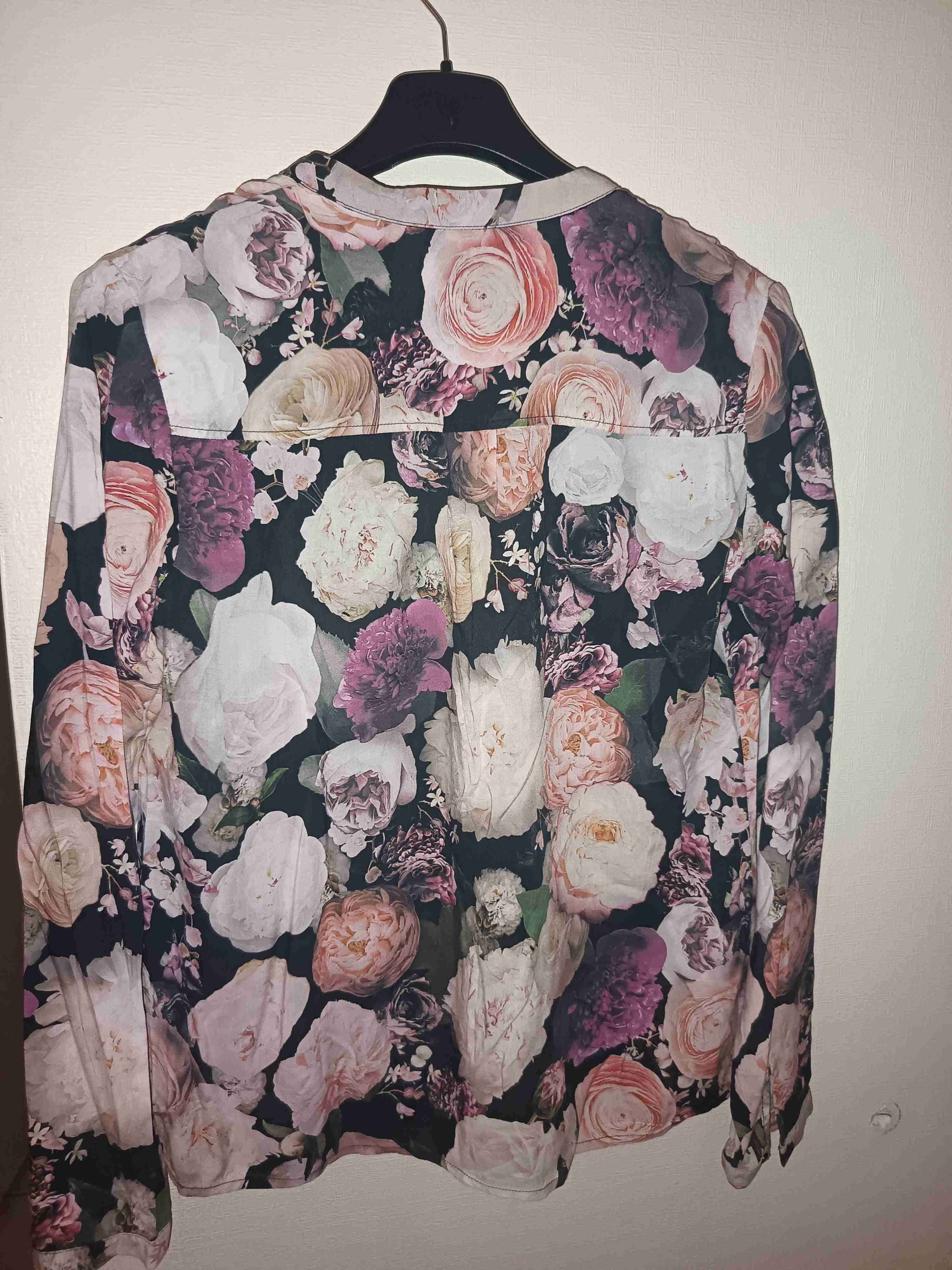 Blusa floral de botones - miniatura 2