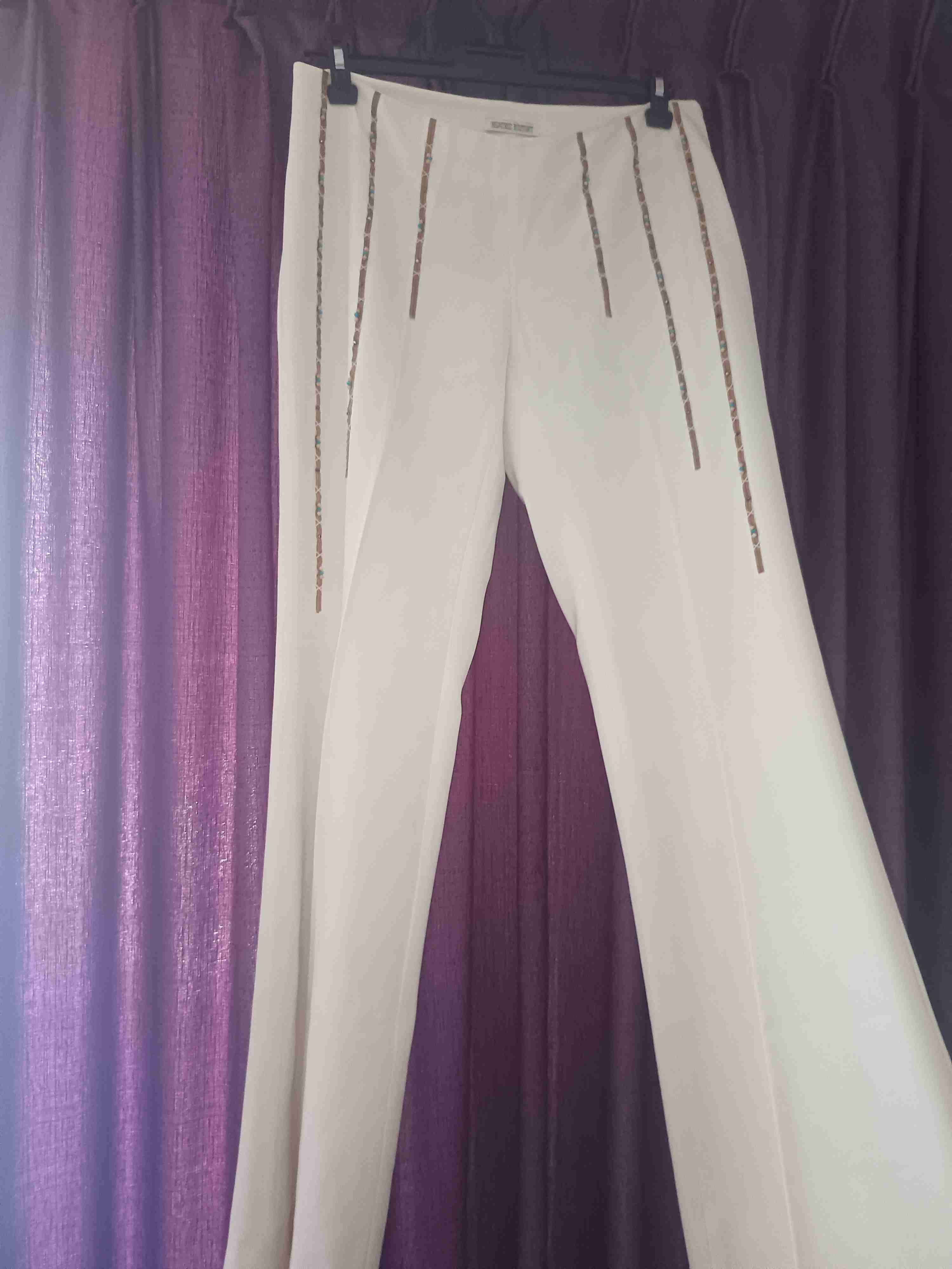 Pantalón blanco con detalles brillantes - miniatura 2