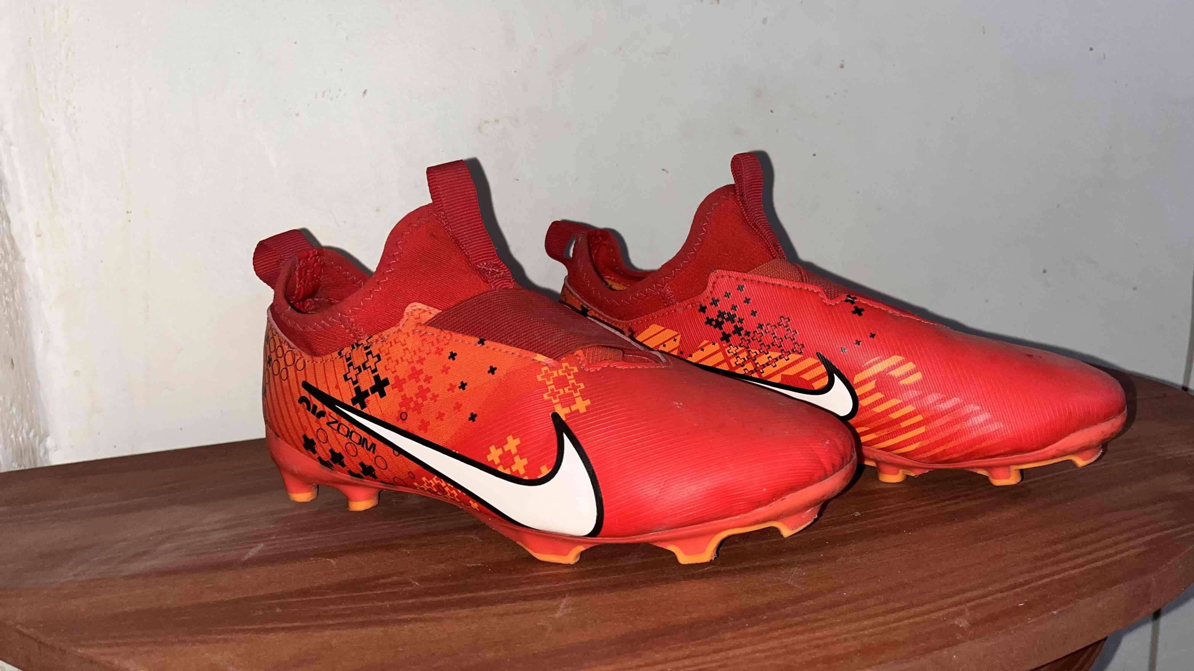 Zapatos de fútbol Nike rojos - miniatura 2