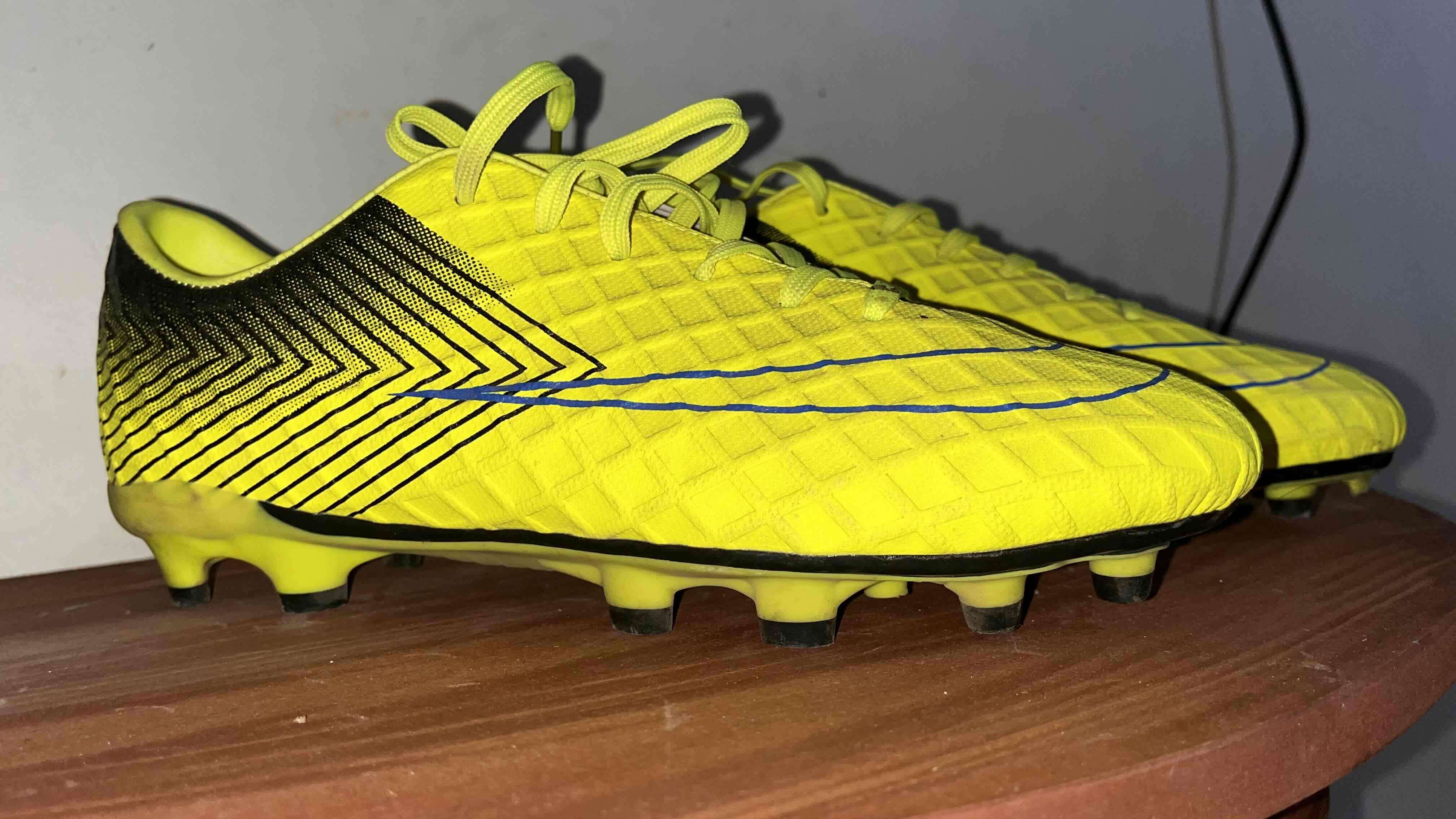 Zapatillas de fútbol amarillas - miniatura 3