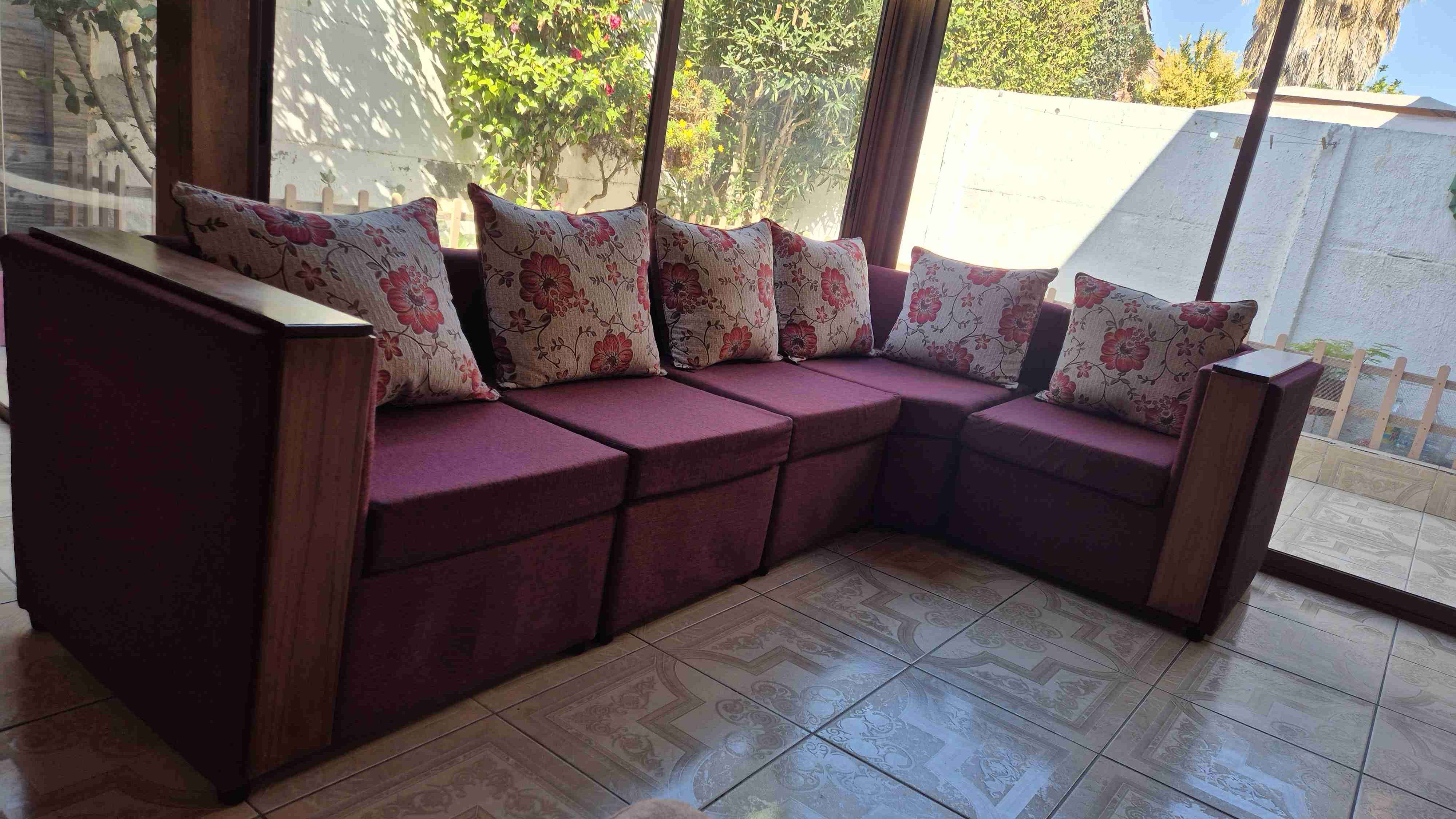 Seccional rojo con cojines florales - miniatura 2