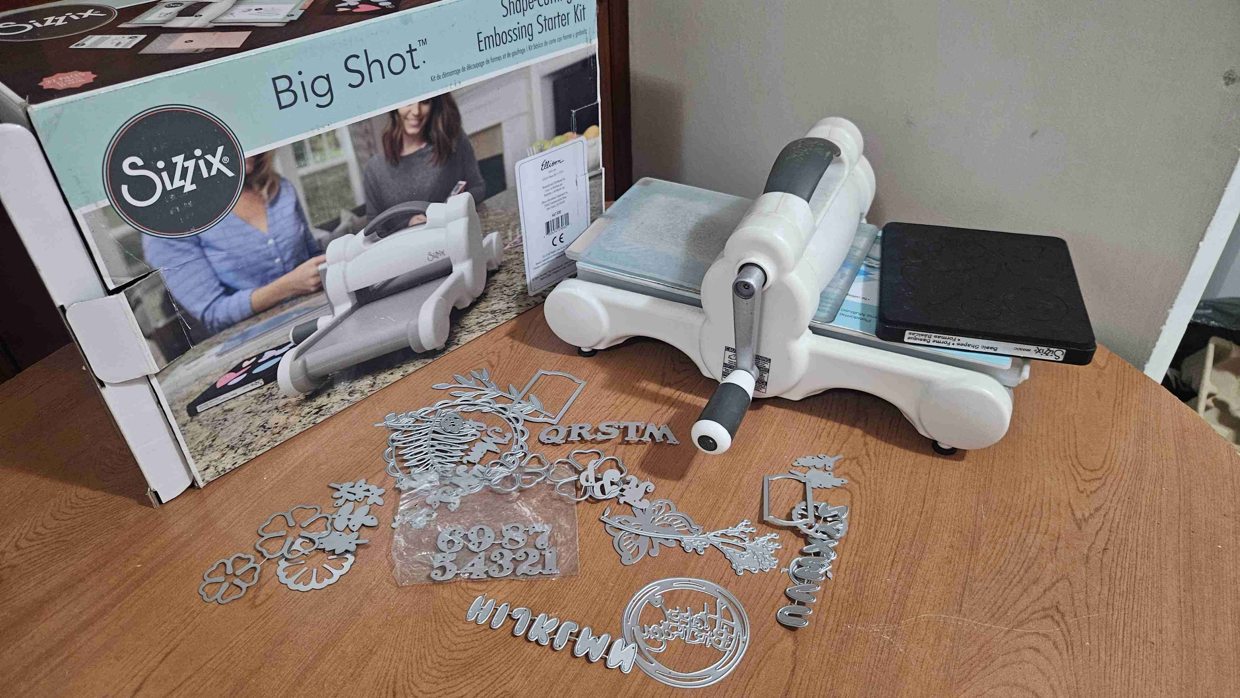 Máquina troqueladora + accesorios - miniatura 1