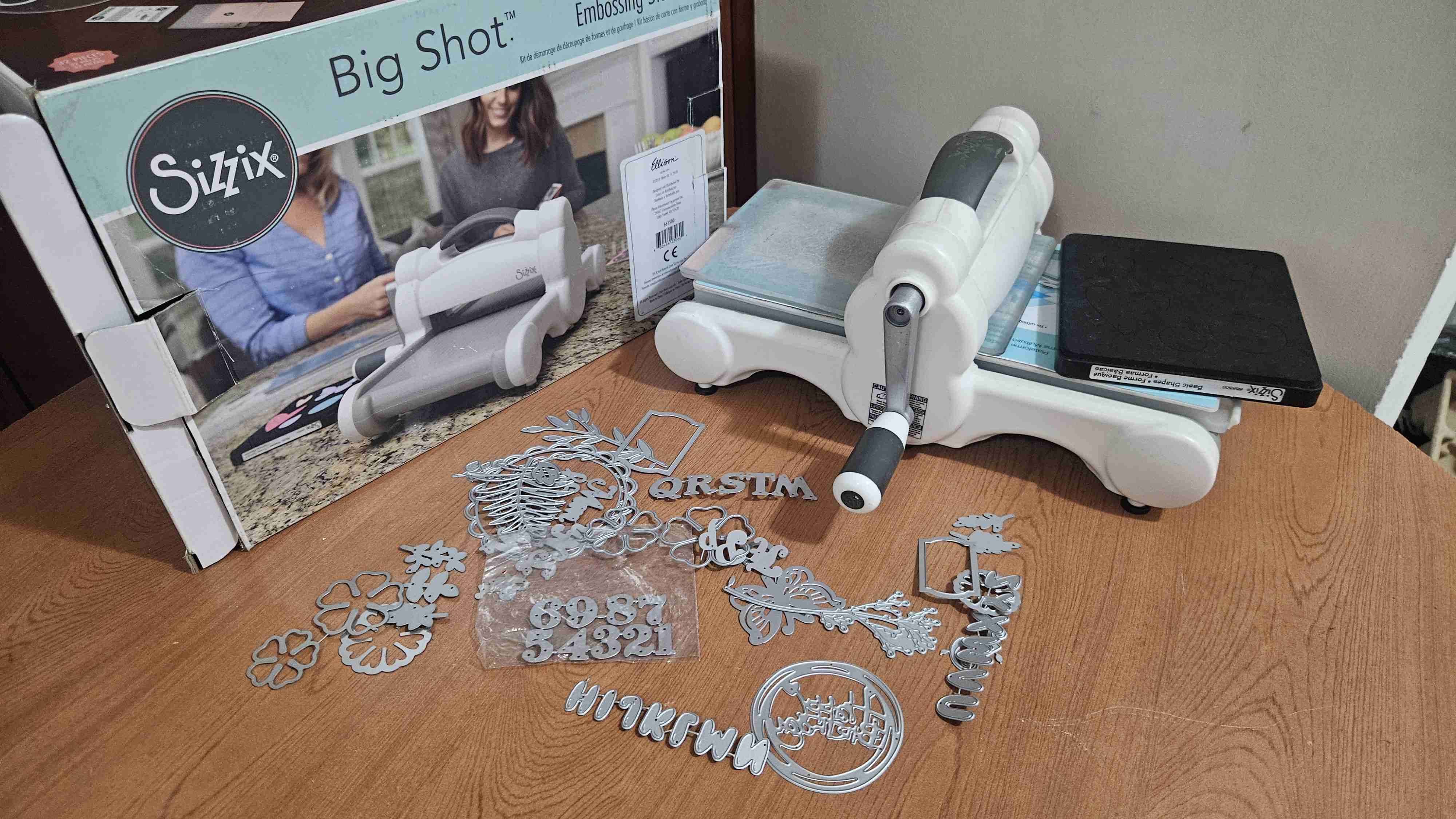 Máquina troqueladora + accesorios - miniatura 2