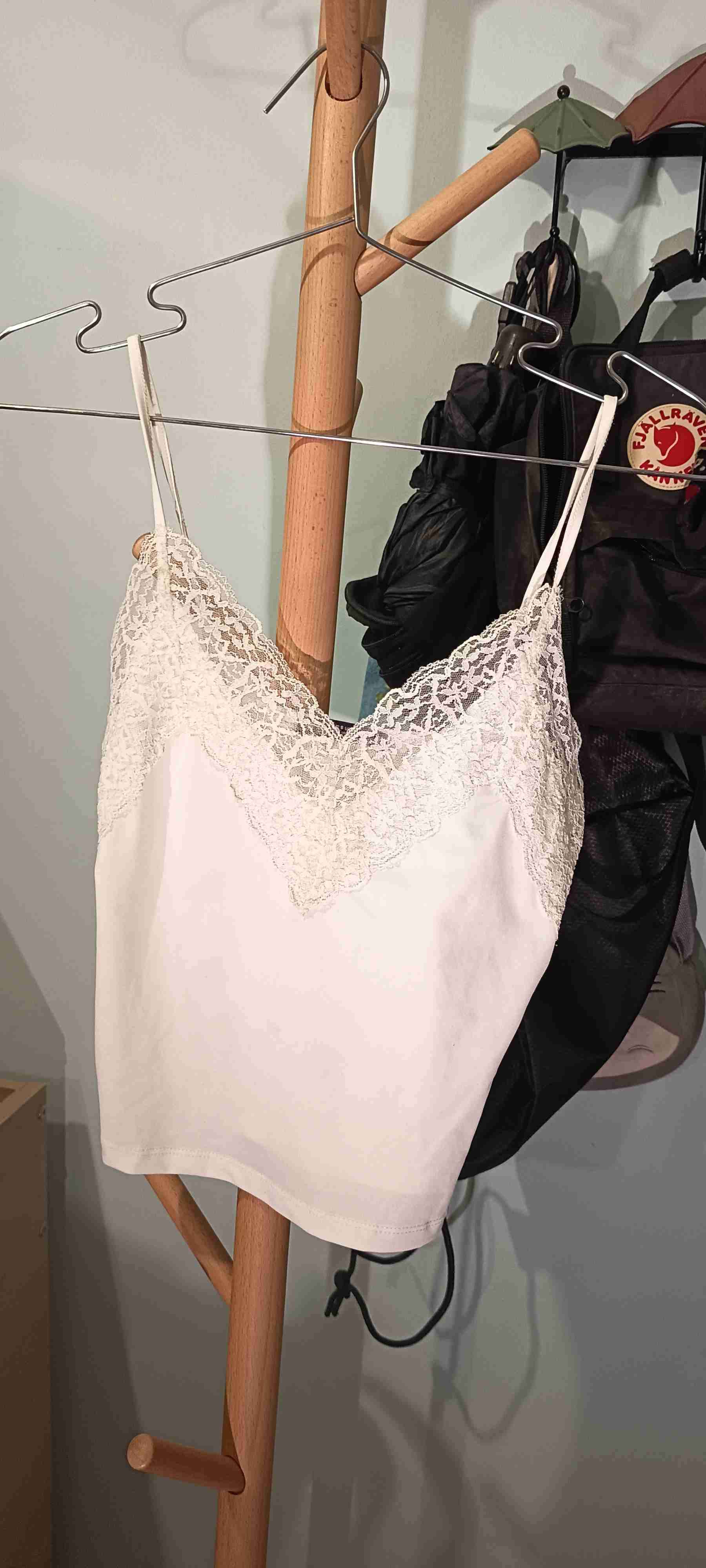 Top blanco con encaje