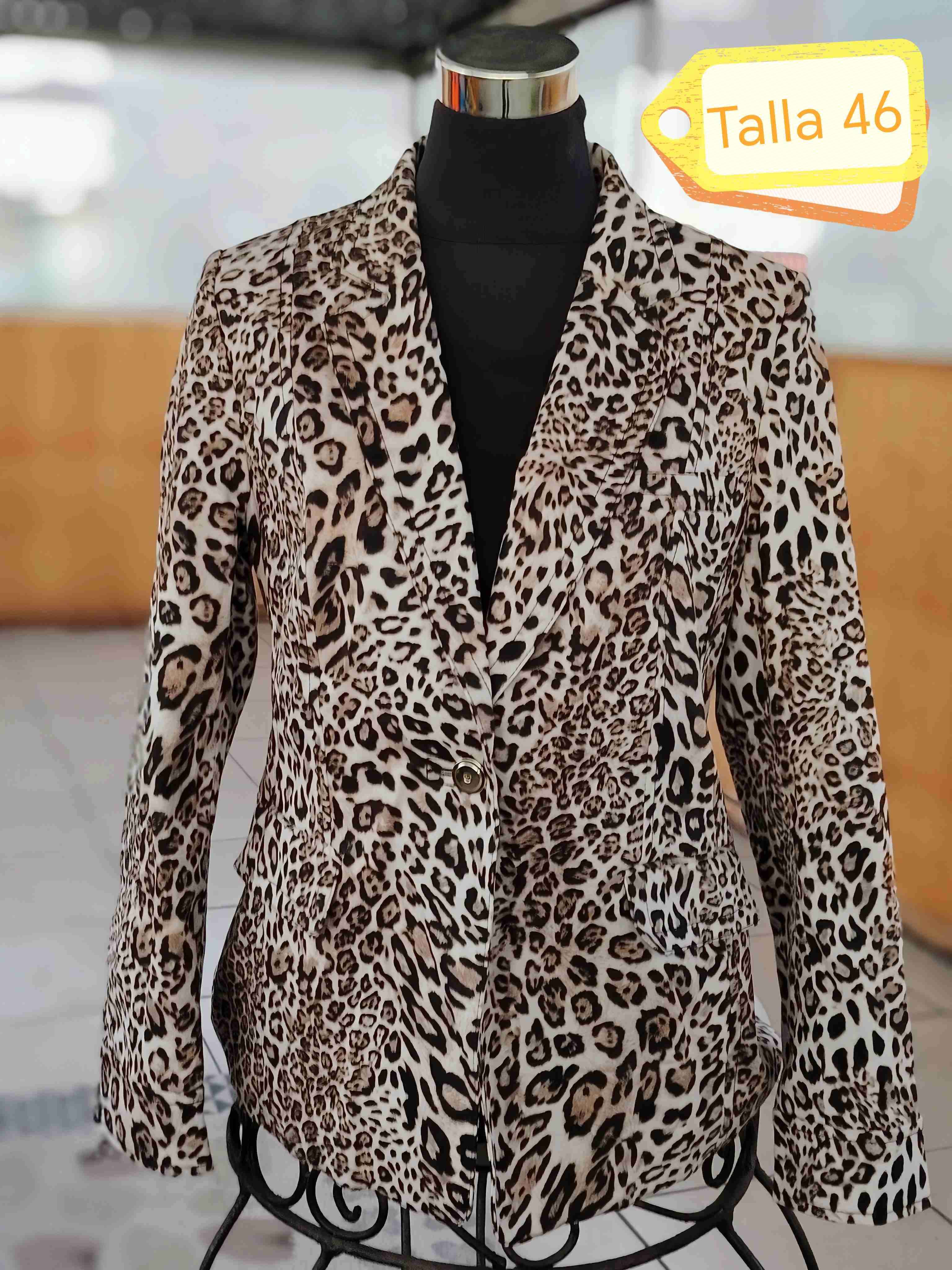 Blazer animal print talla 46