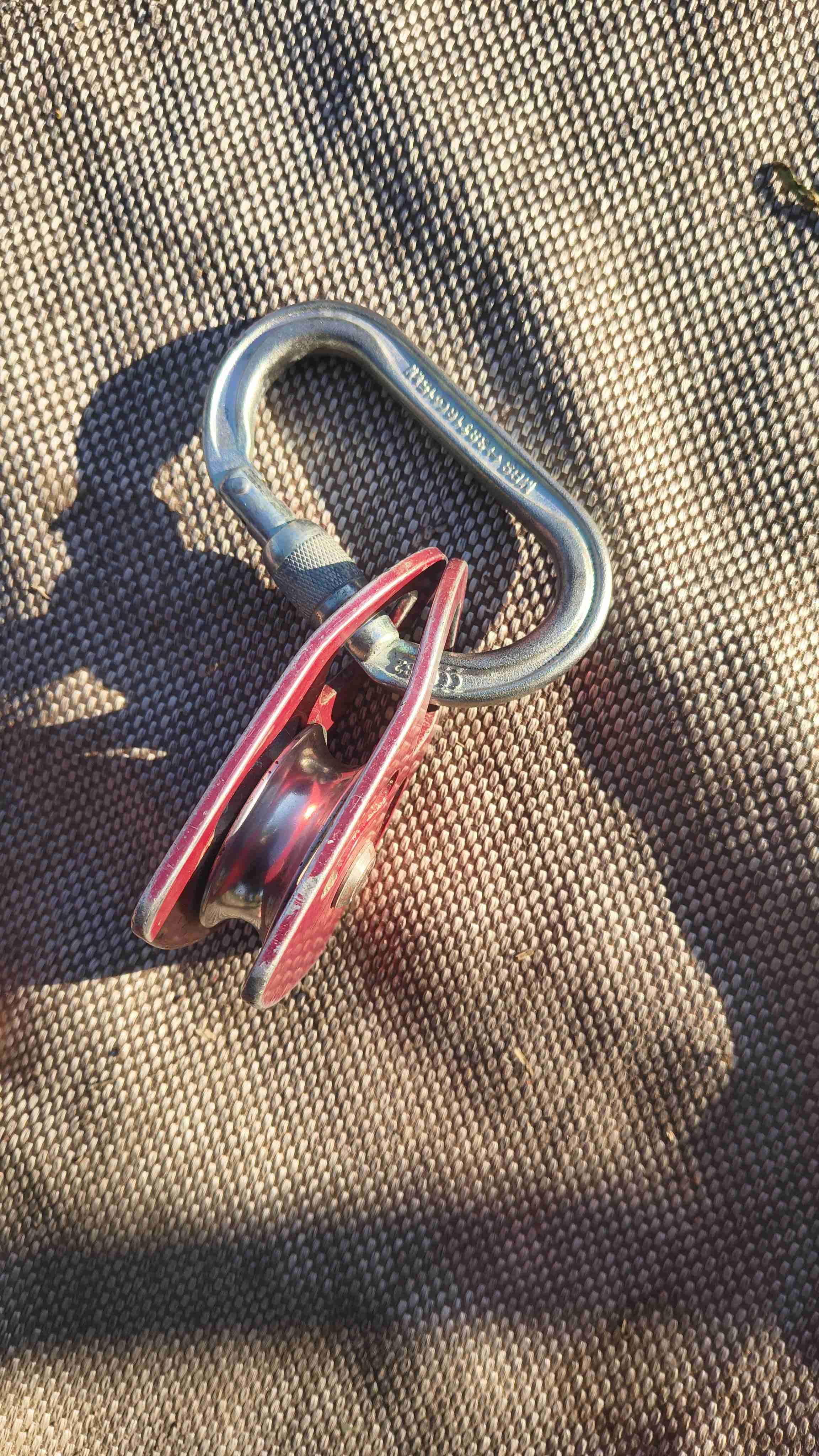 Mosquetón y polea de escalada ISC - miniatura 2