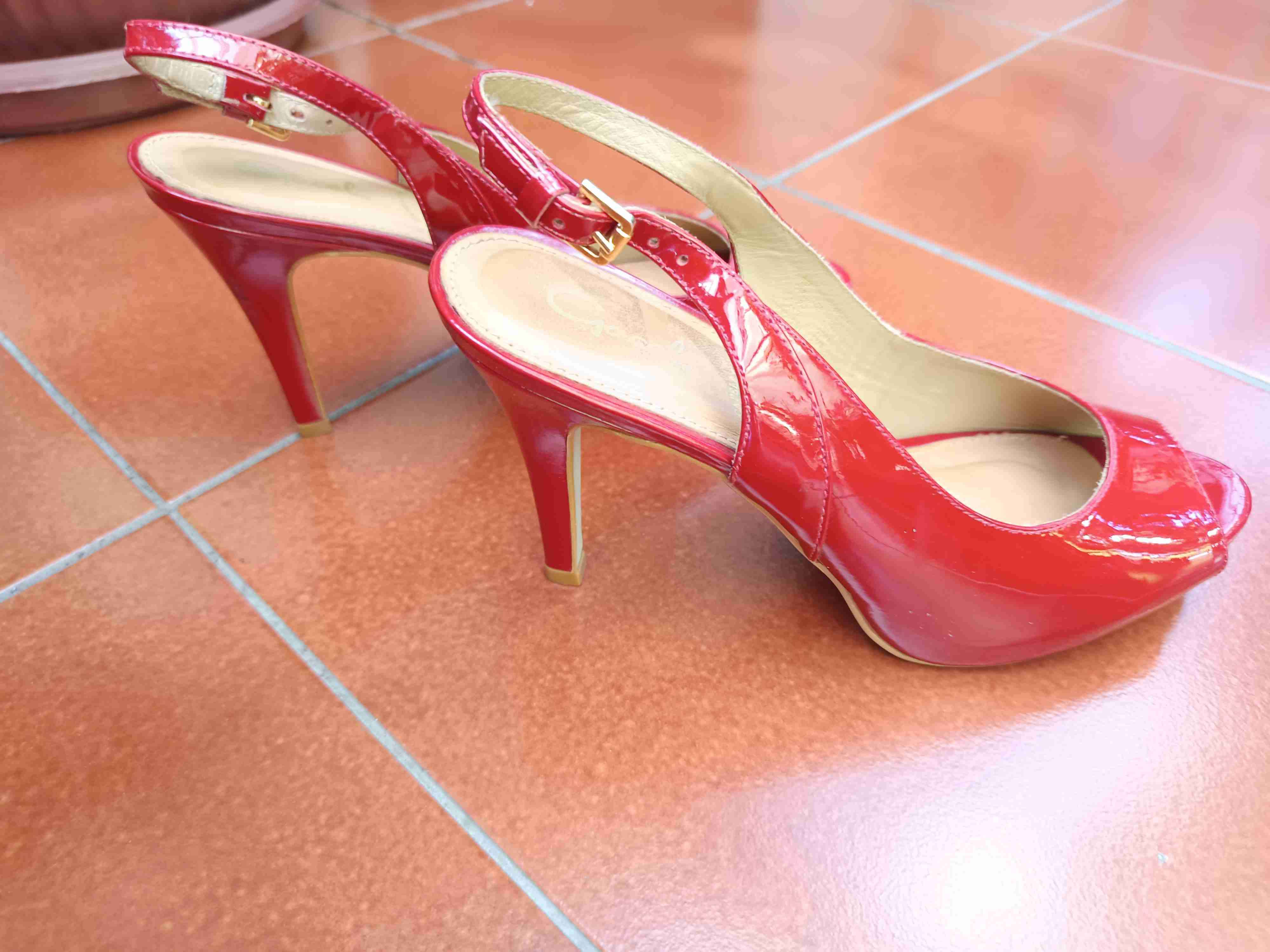 Zapatos de taco alto rojos - miniatura 2