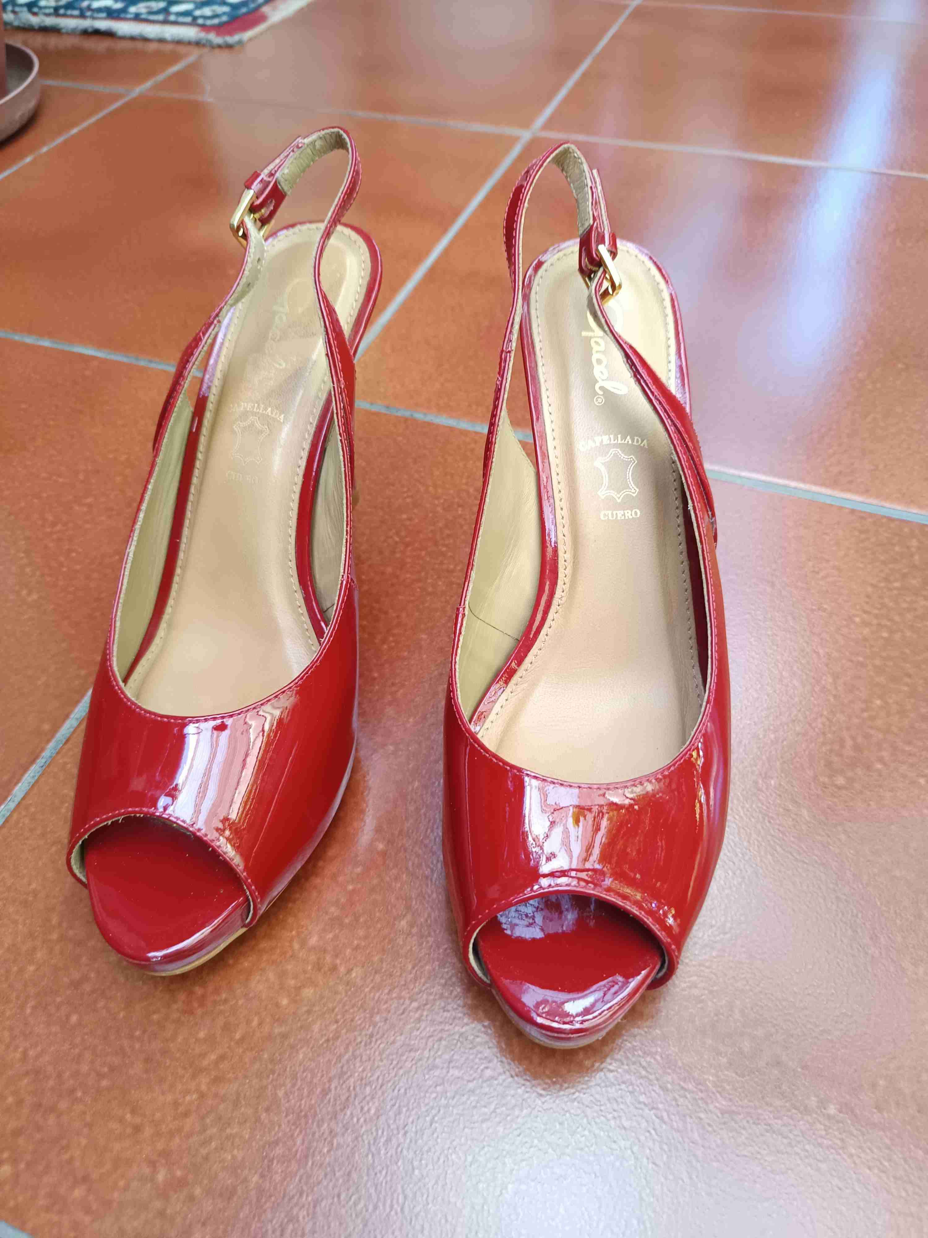 Zapatos de taco alto rojos - miniatura 4