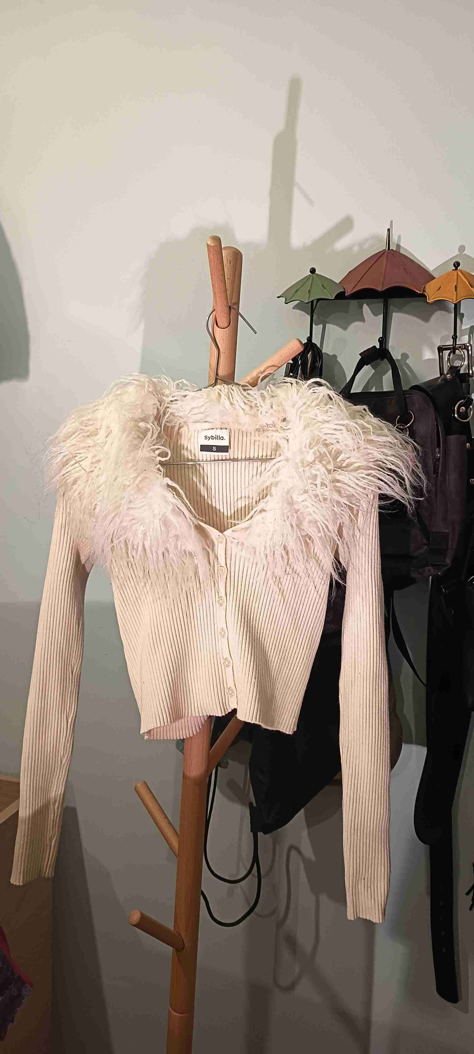 Chaleco con pelo sintético blanco