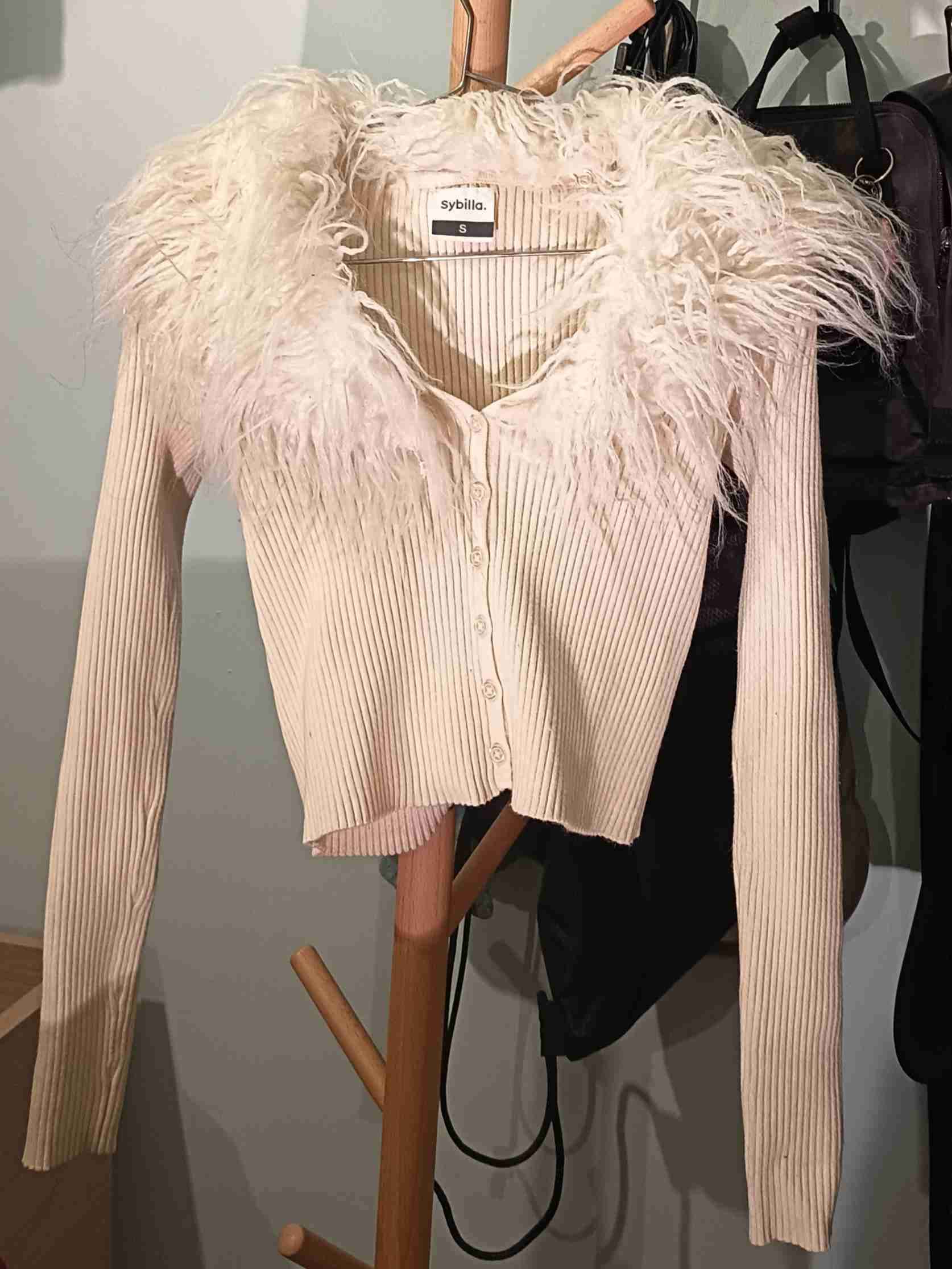 Chaleco con pelo sintético blanco - miniatura 1