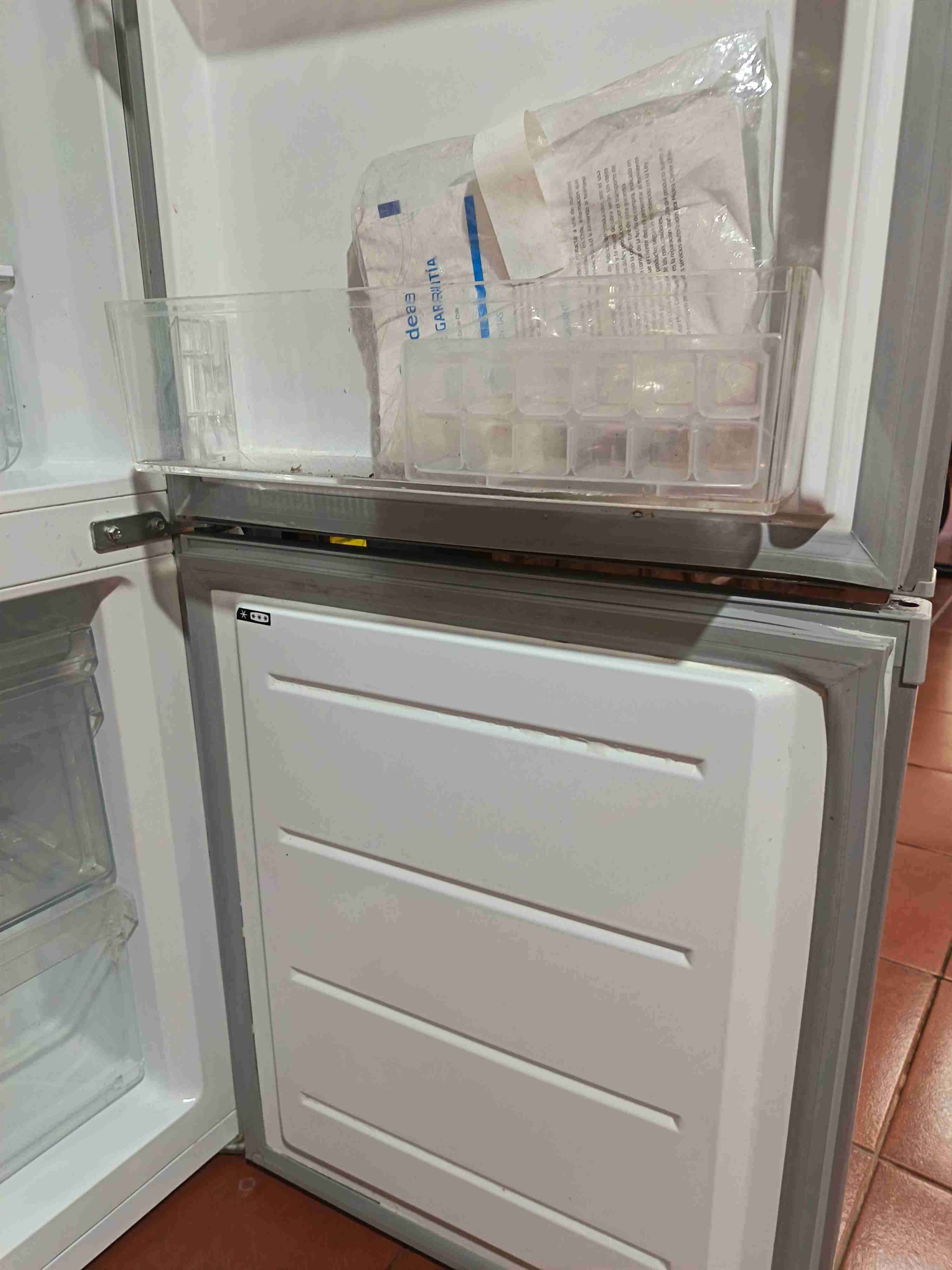 Refrigerador Midea plata - miniatura 3