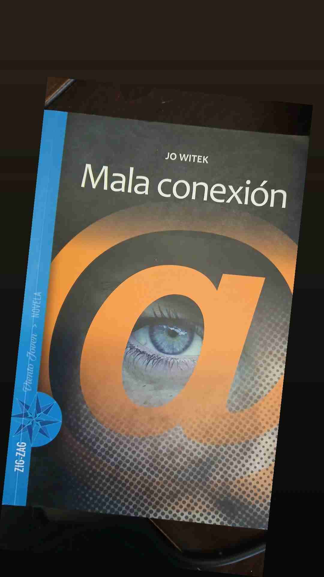 Libro 'Mala conexión' de Jo Witek