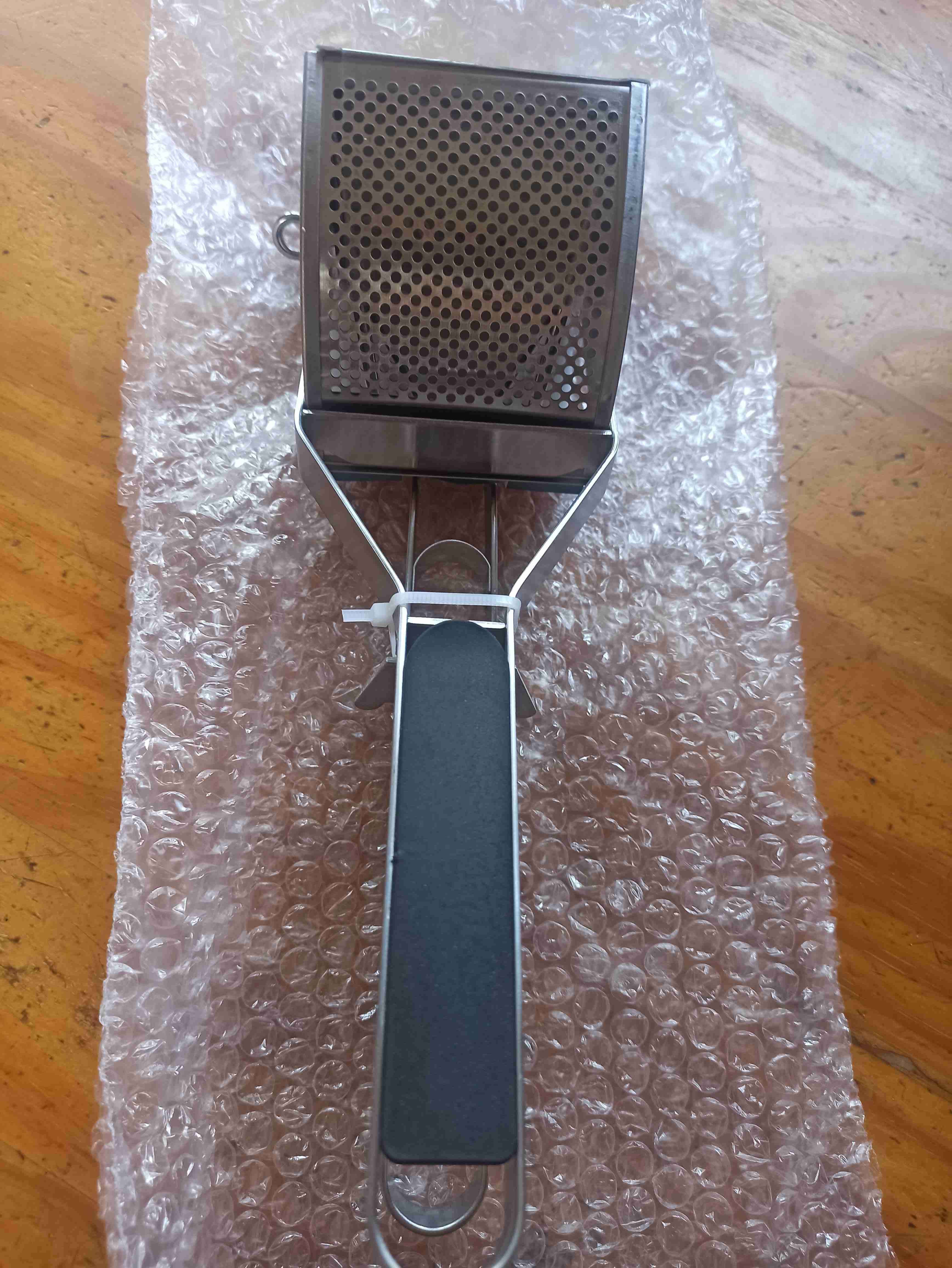 Prensa de papas de acero inoxidable nueva - miniatura 2