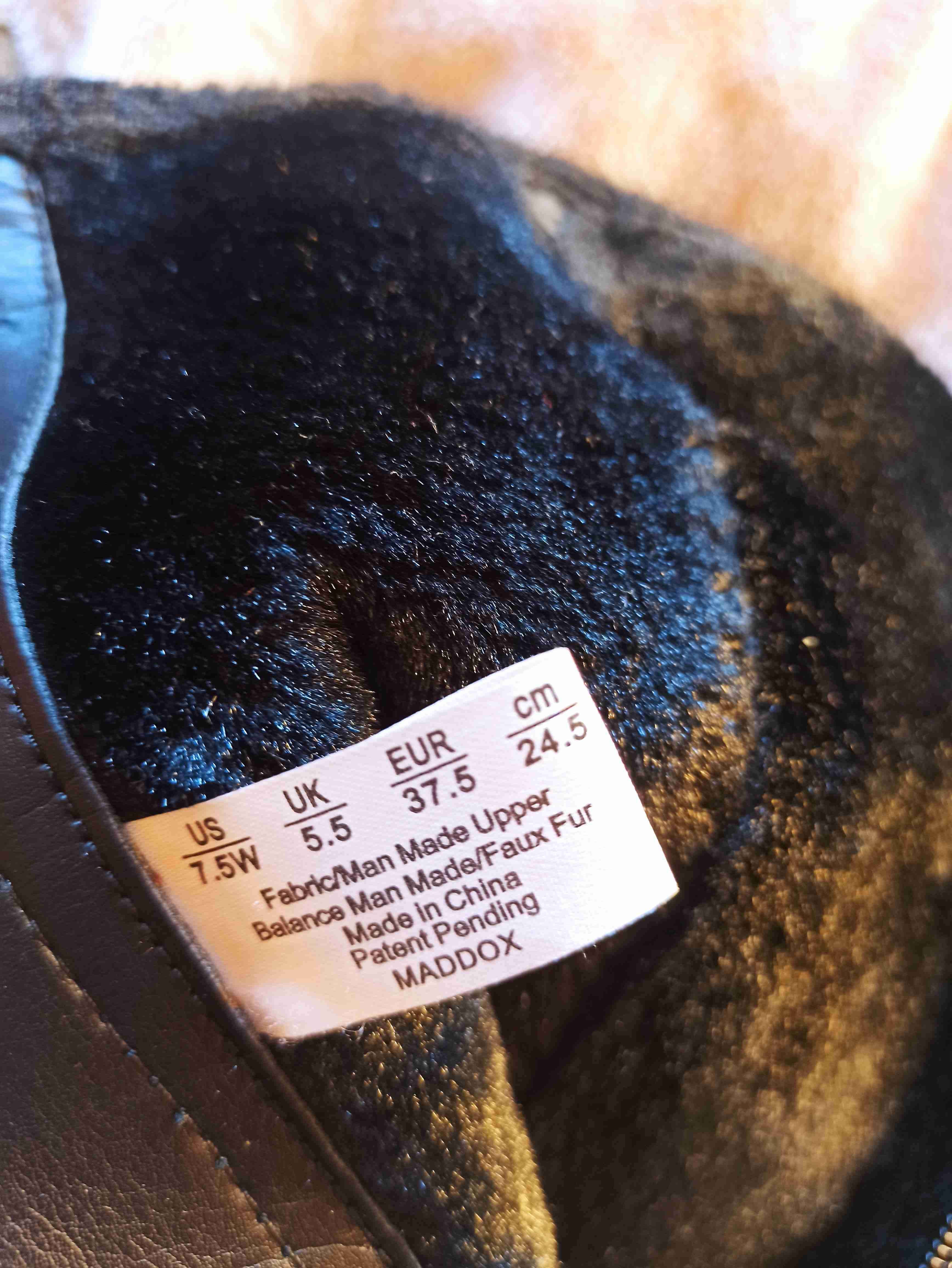 Botas negras con hebillas - miniatura 2