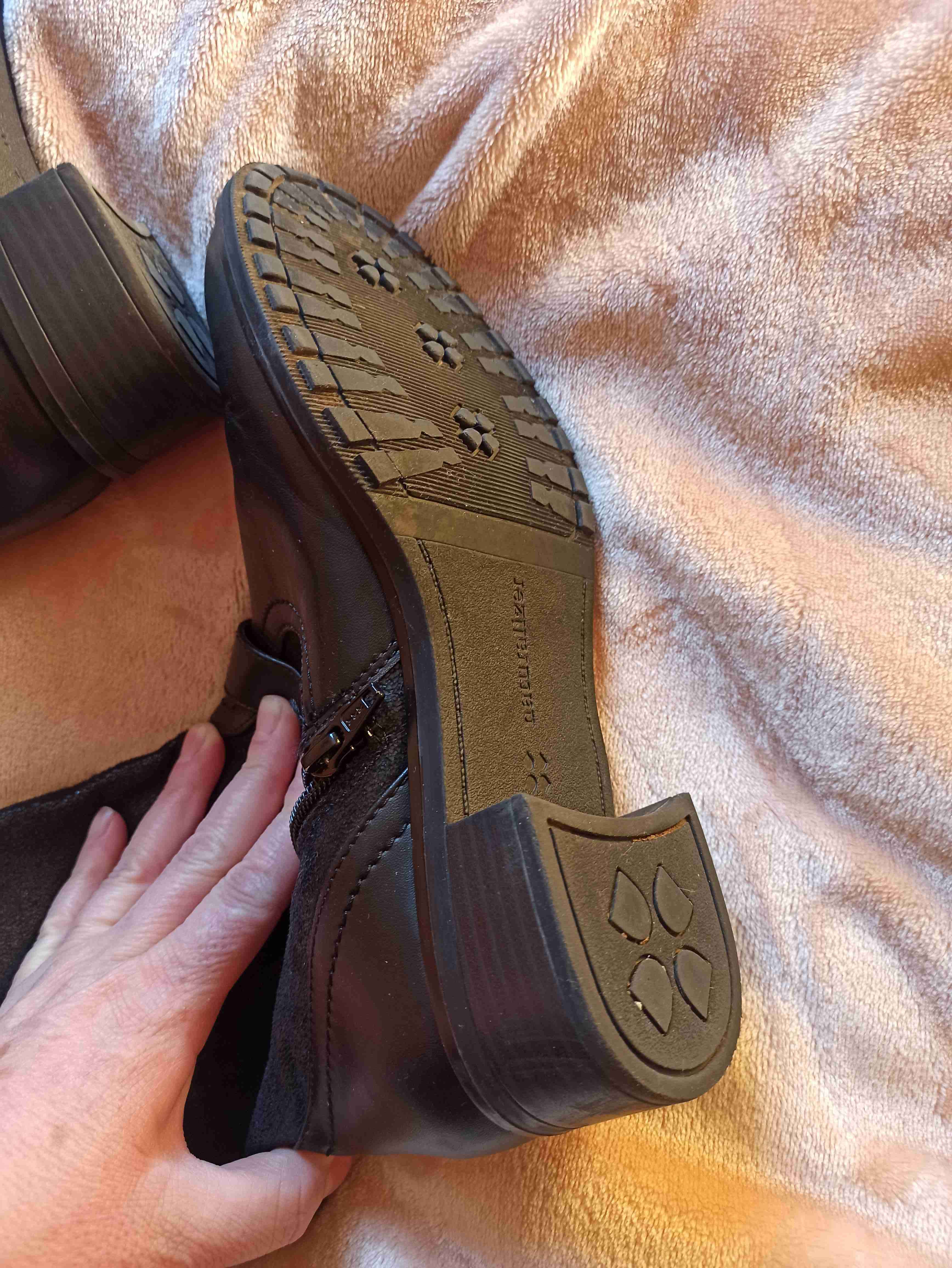 Botas negras con hebillas - miniatura 3