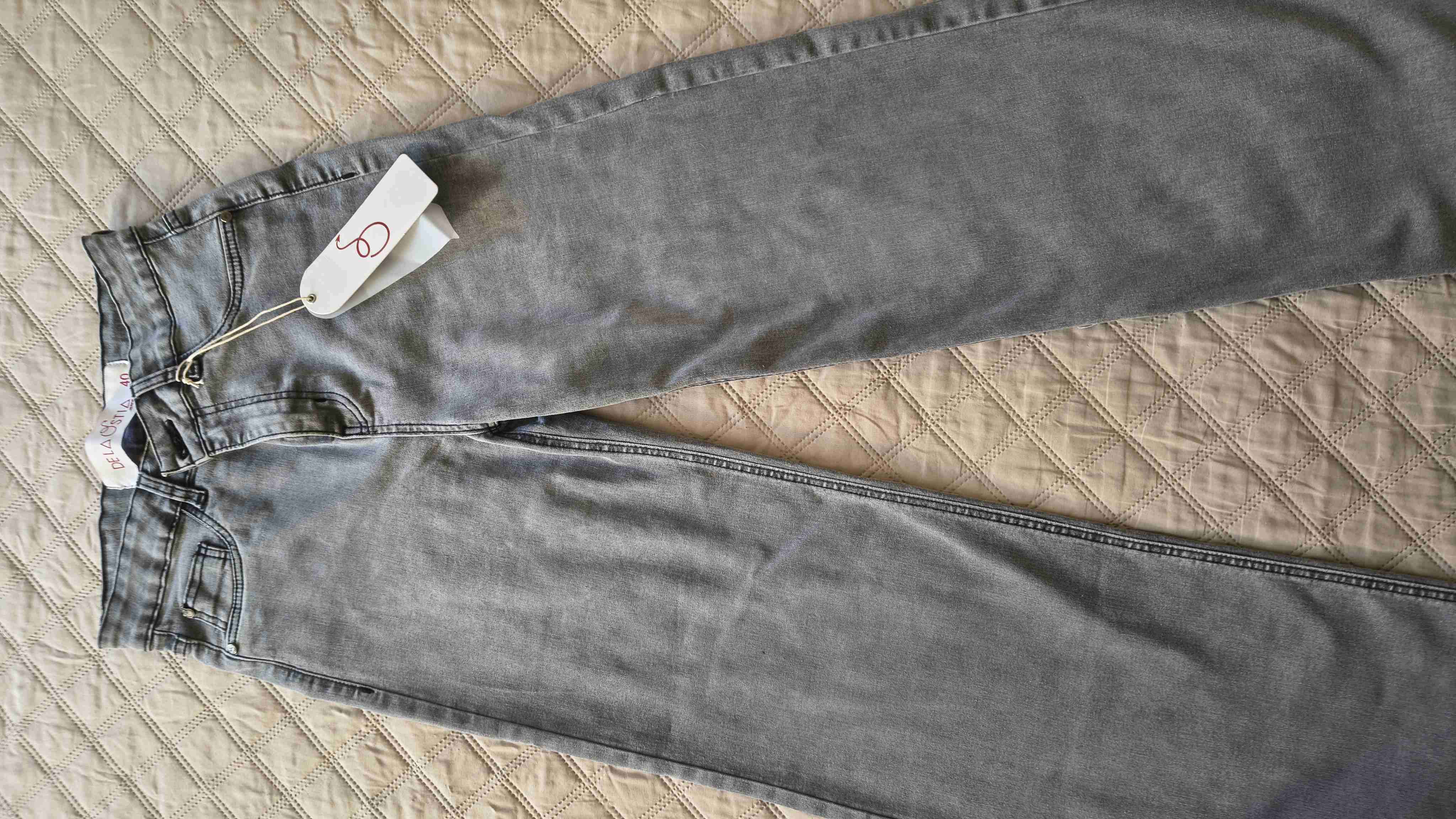 Jeans grises con etiqueta nueva - miniatura 3