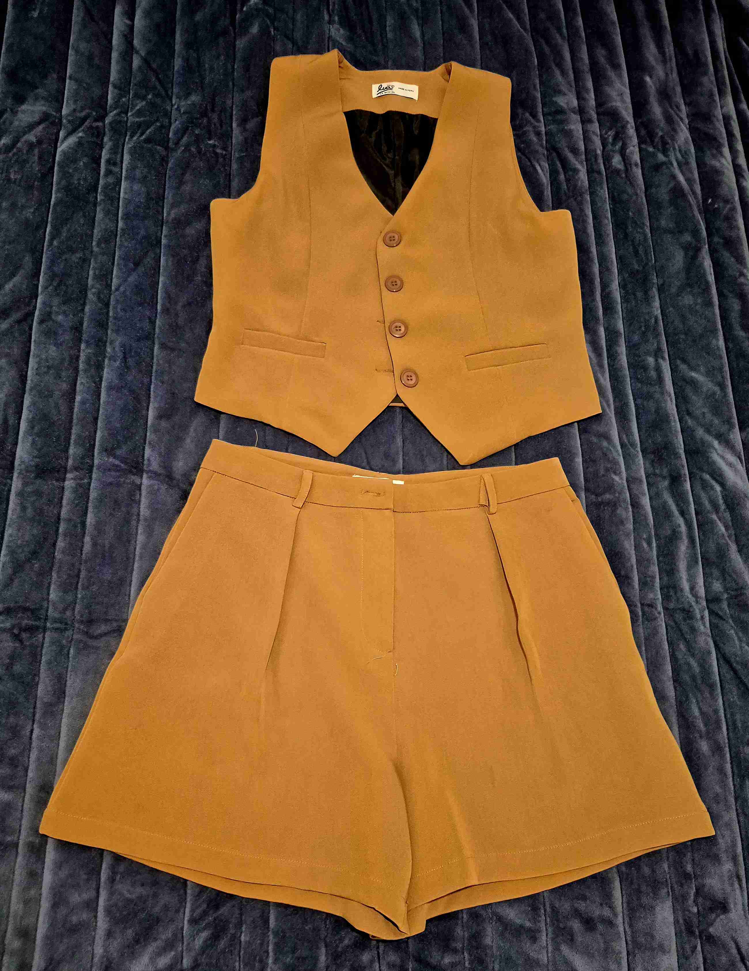 Conjunto chaleco y shorts café - miniatura 1