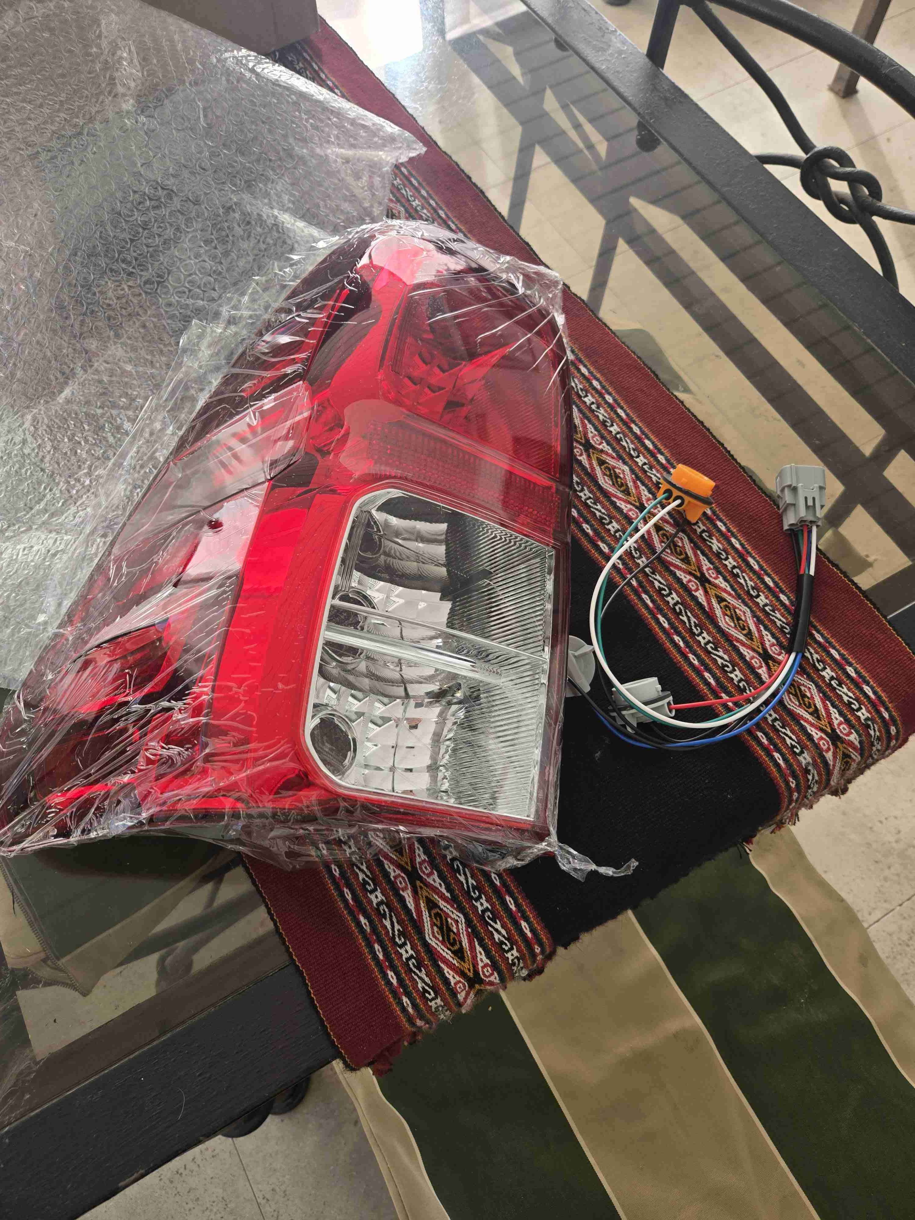 Foco trasero izquierdo Toyota Hilux (2016-2023) - miniatura 2