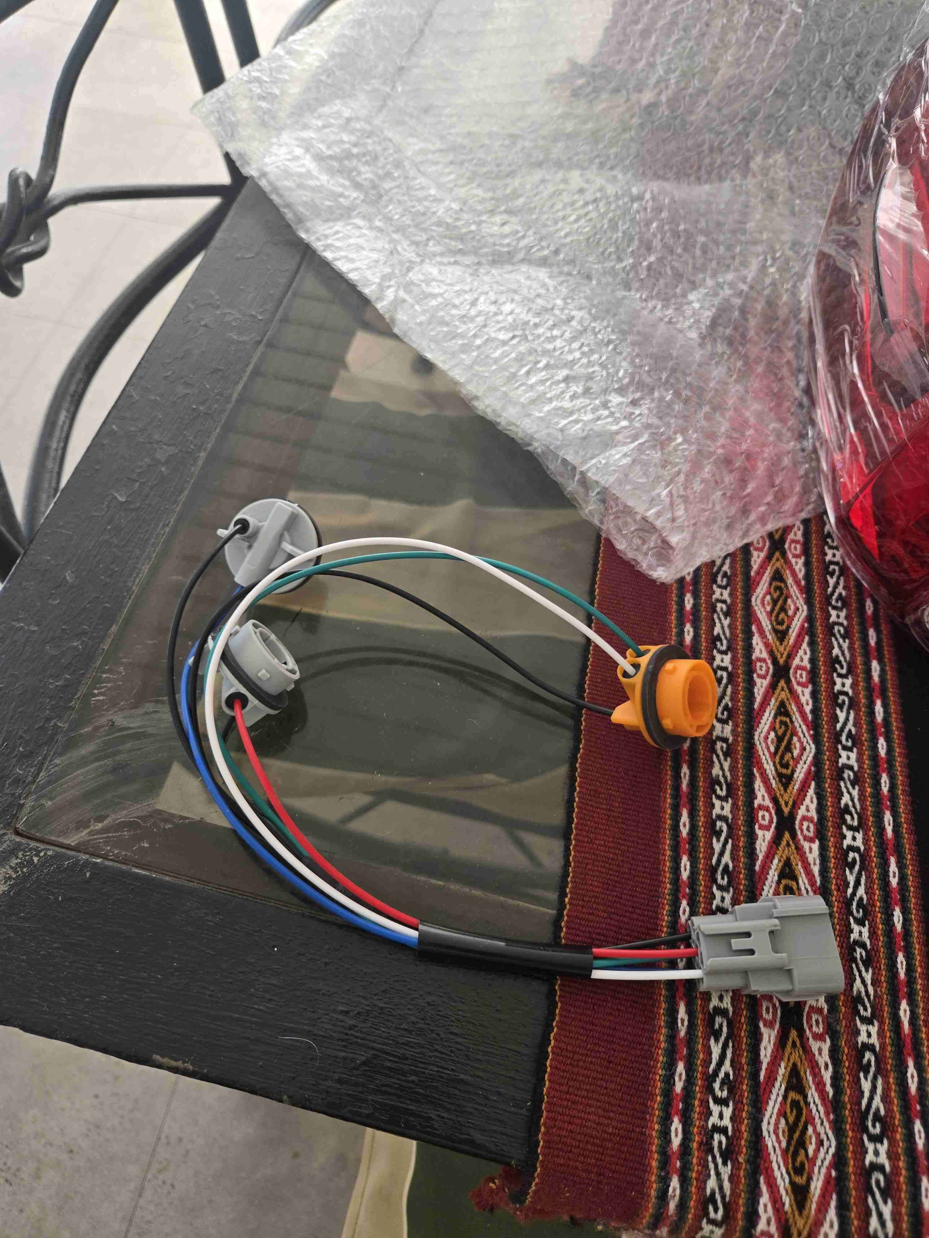 Foco trasero izquierdo Toyota Hilux (2016-2023) - miniatura 4