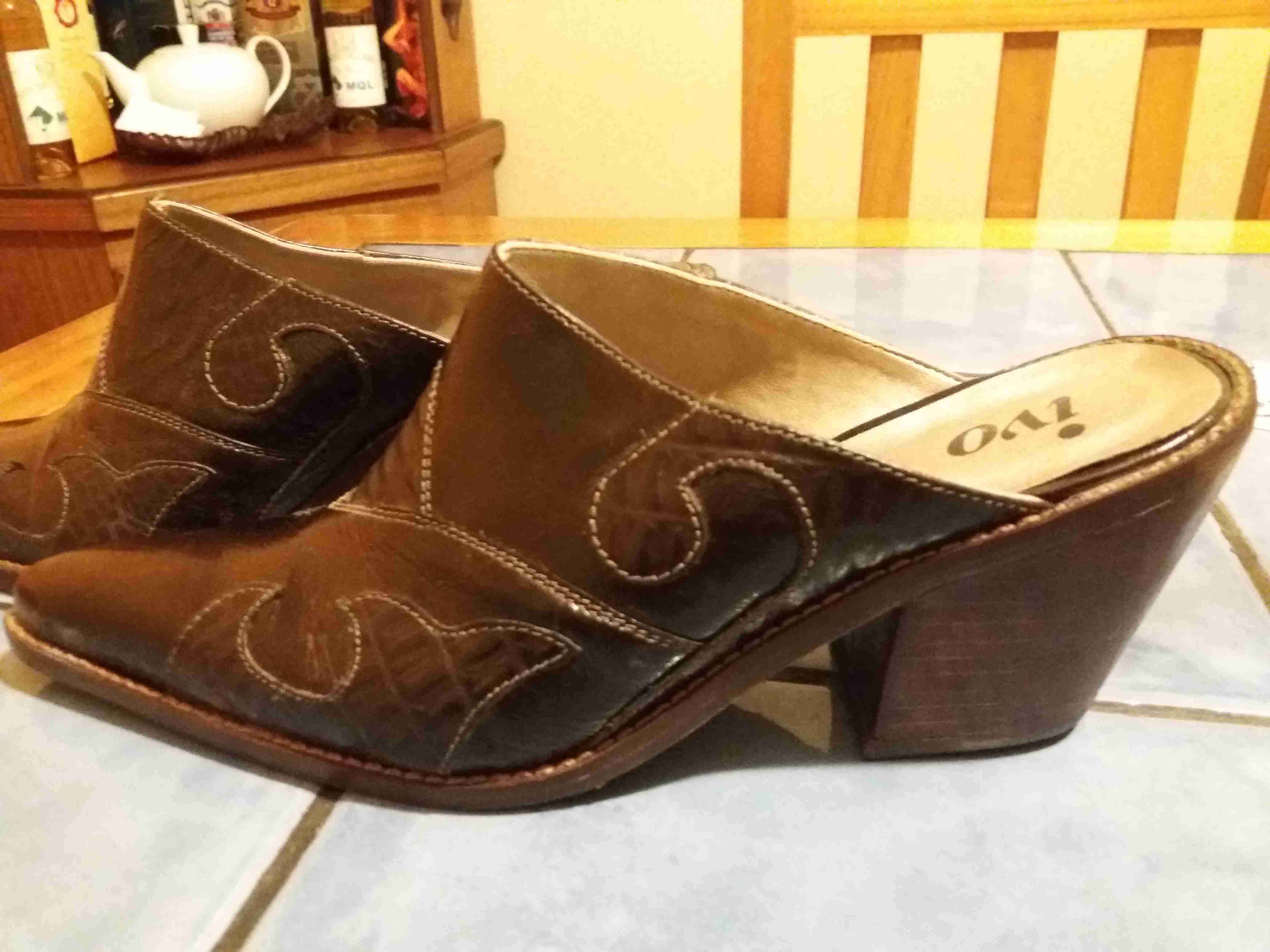 Zapatos de cuero marrón con tacón - miniatura 1