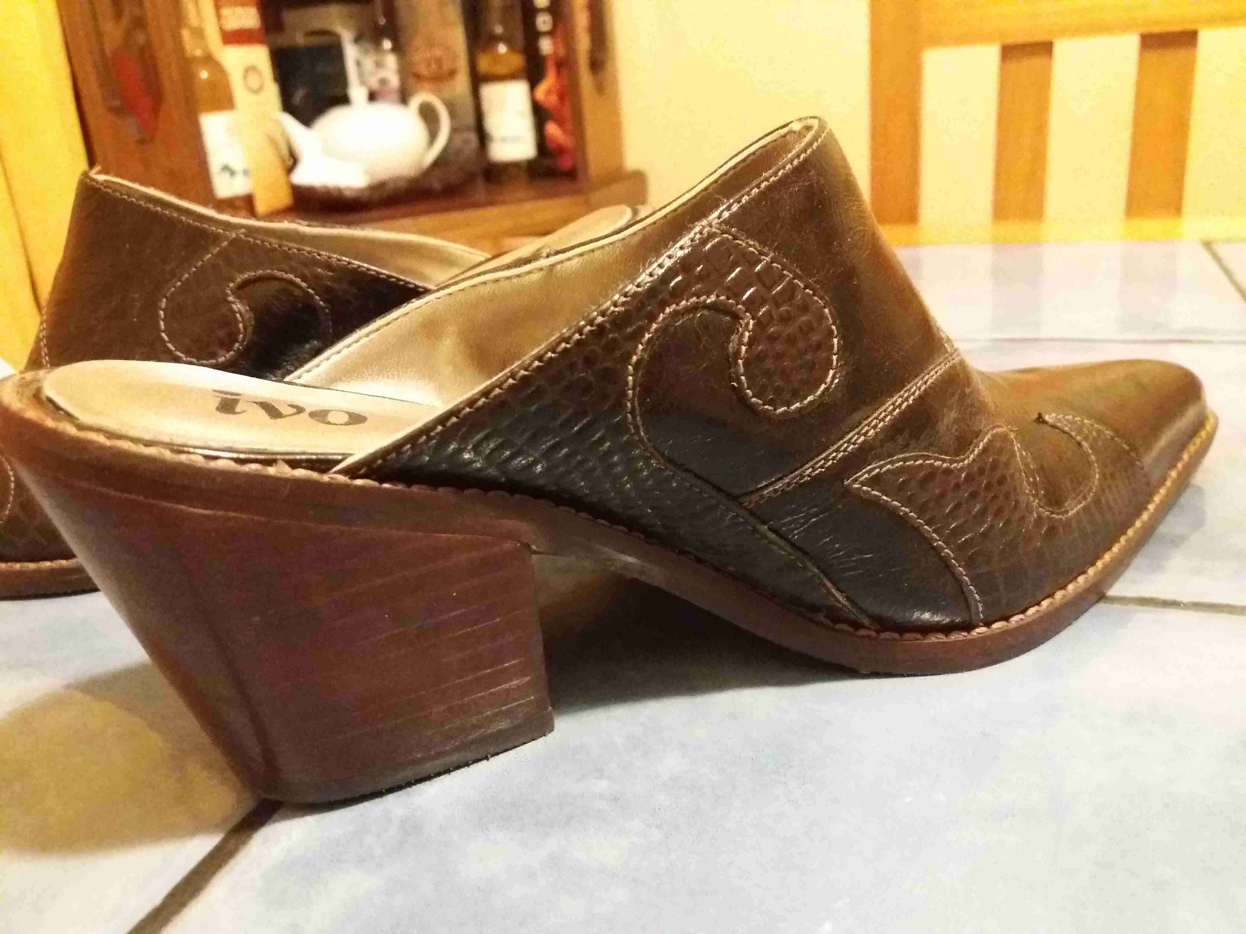 Zapatos de cuero marrón con tacón - miniatura 5