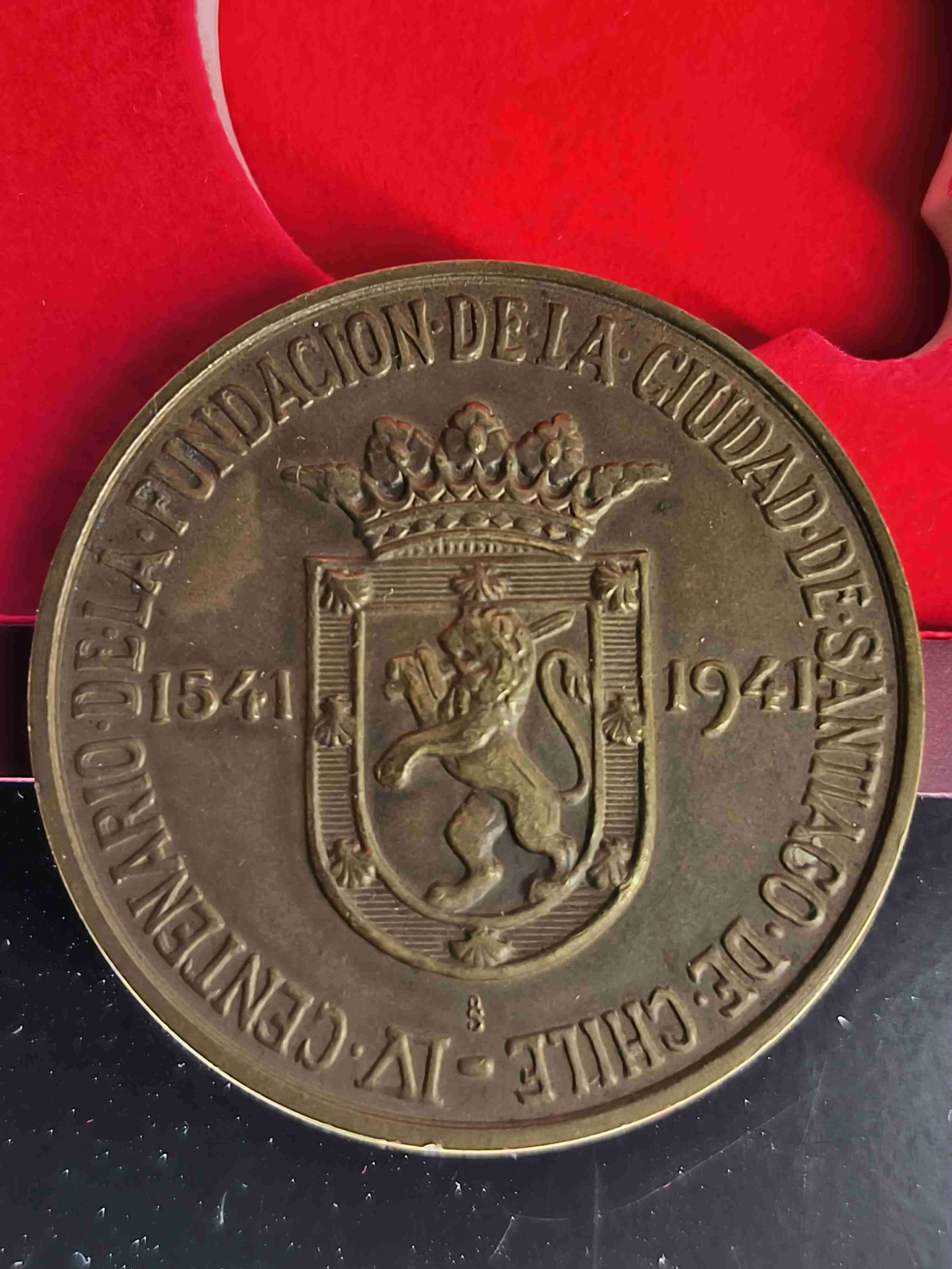 Medalla fundación de Santiago 1941 - miniatura 3