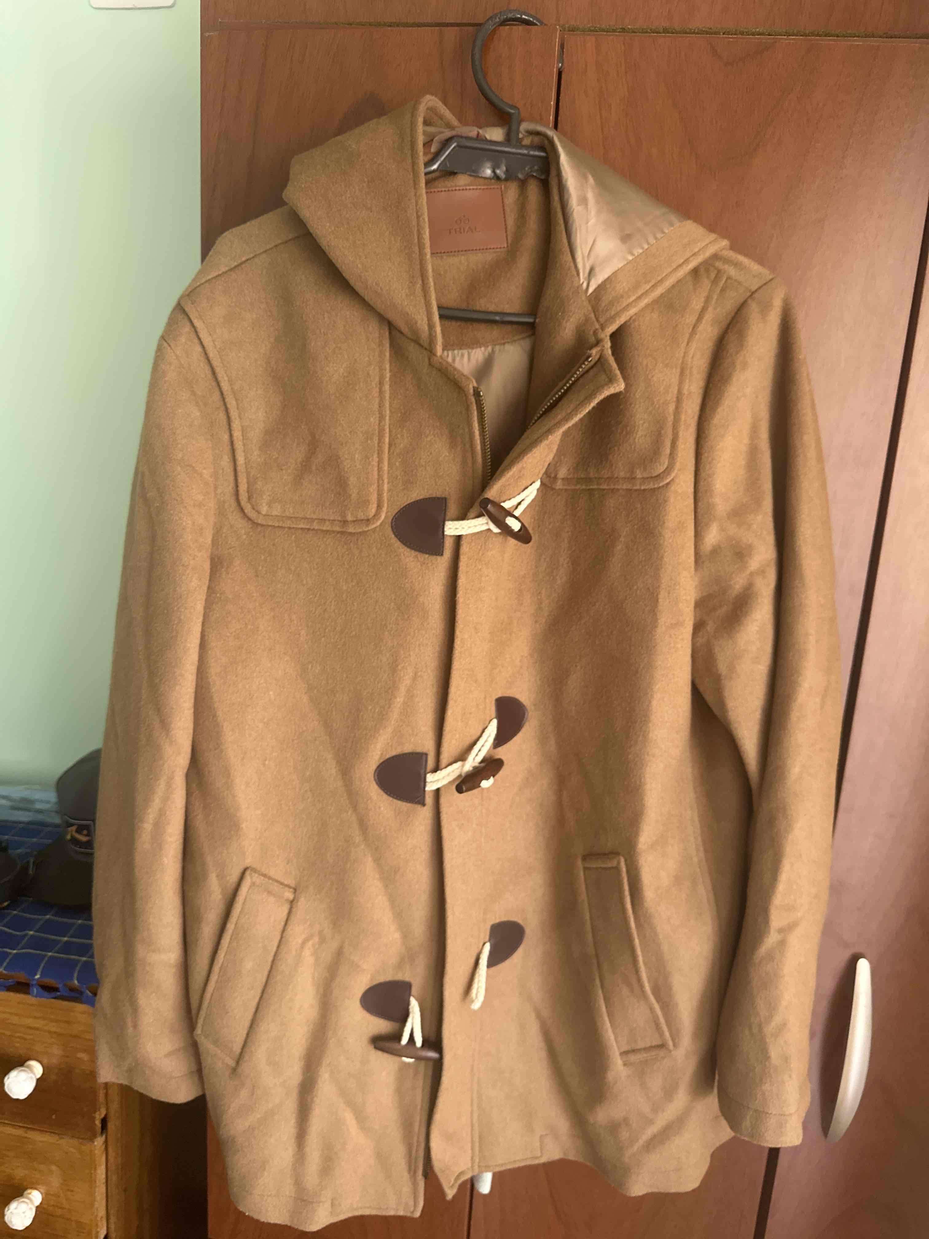 Abrigo marrón con capucha - miniatura 1