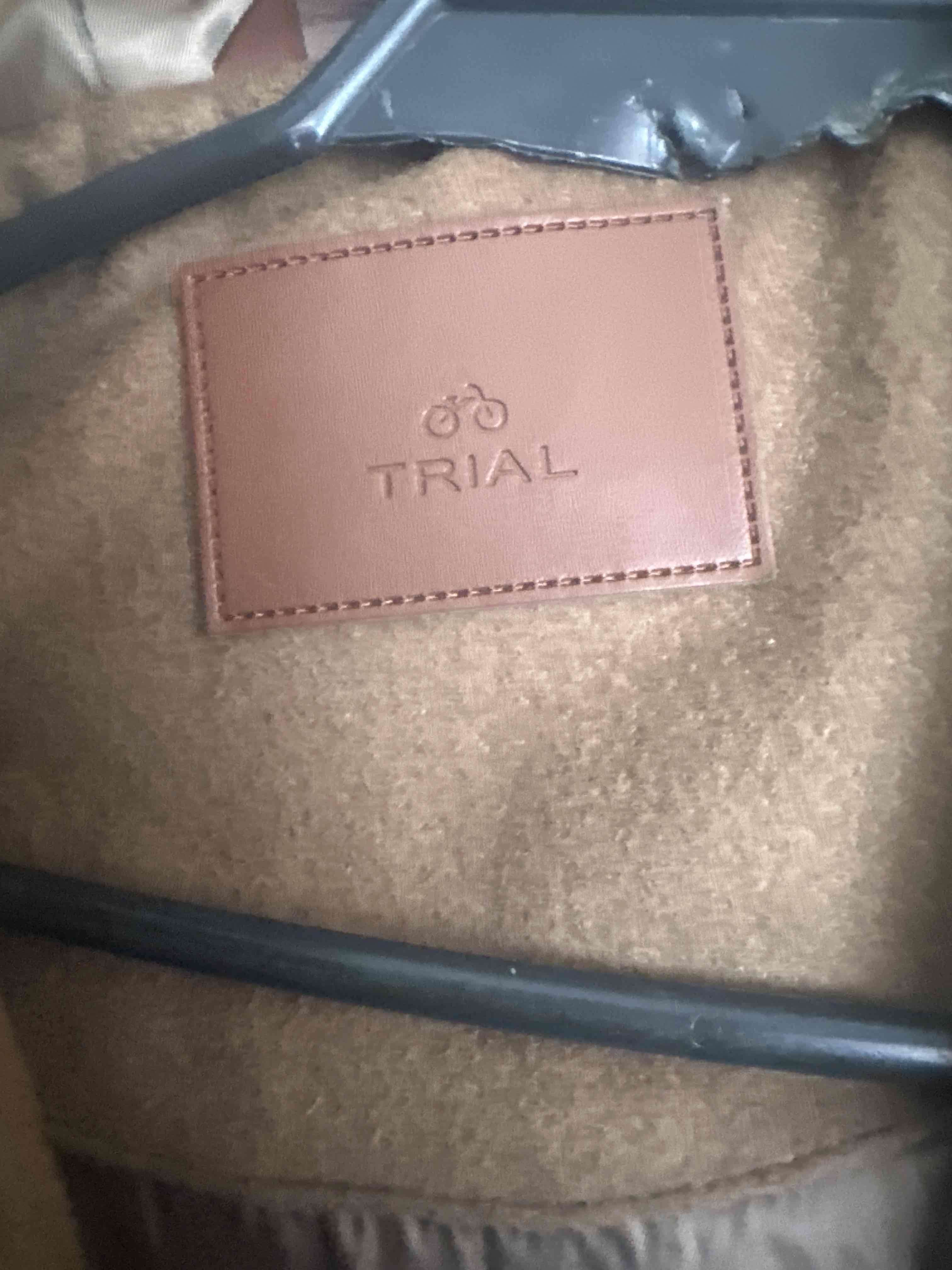 Abrigo marrón con capucha - miniatura 2