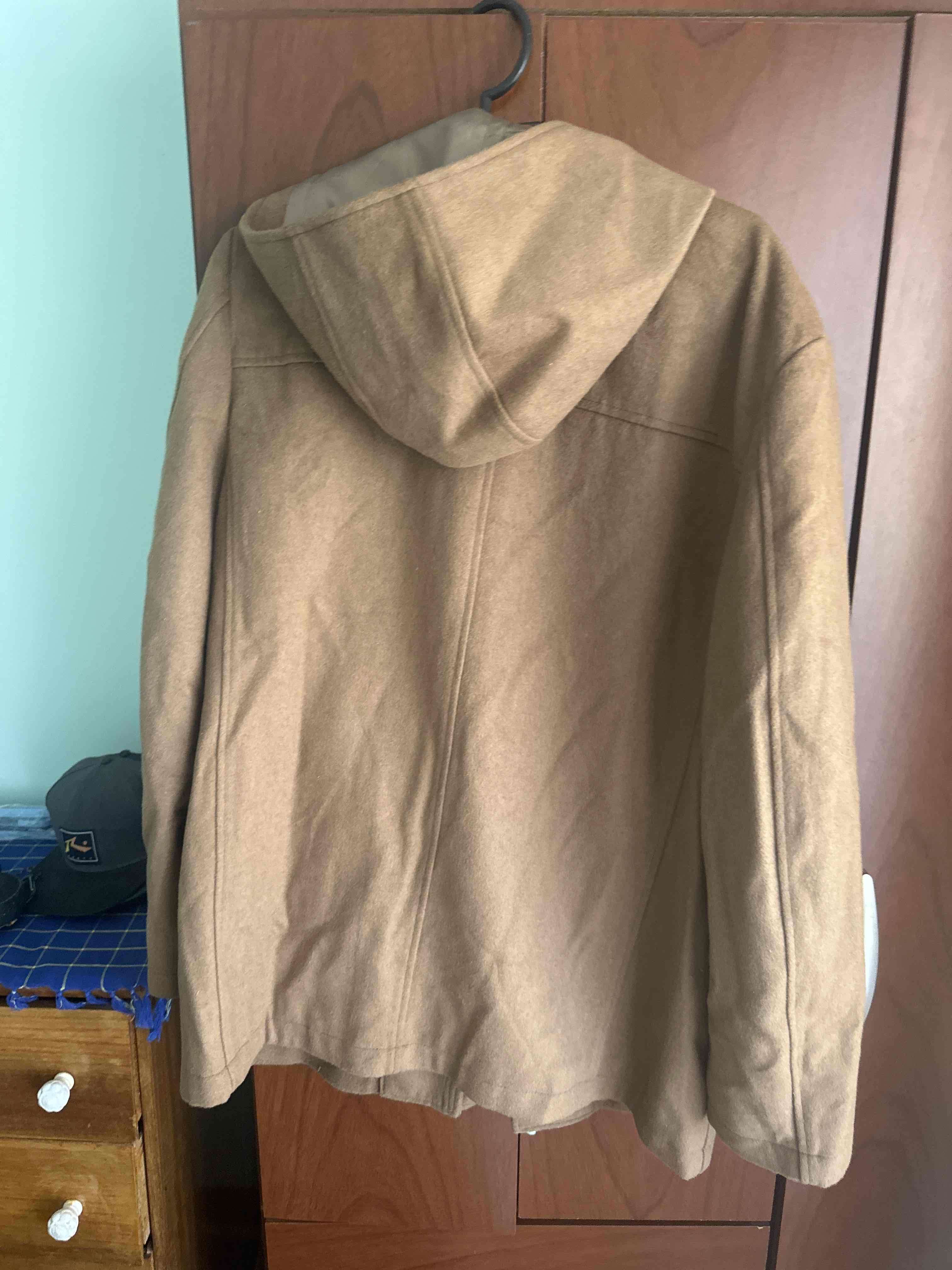 Abrigo marrón con capucha - miniatura 3