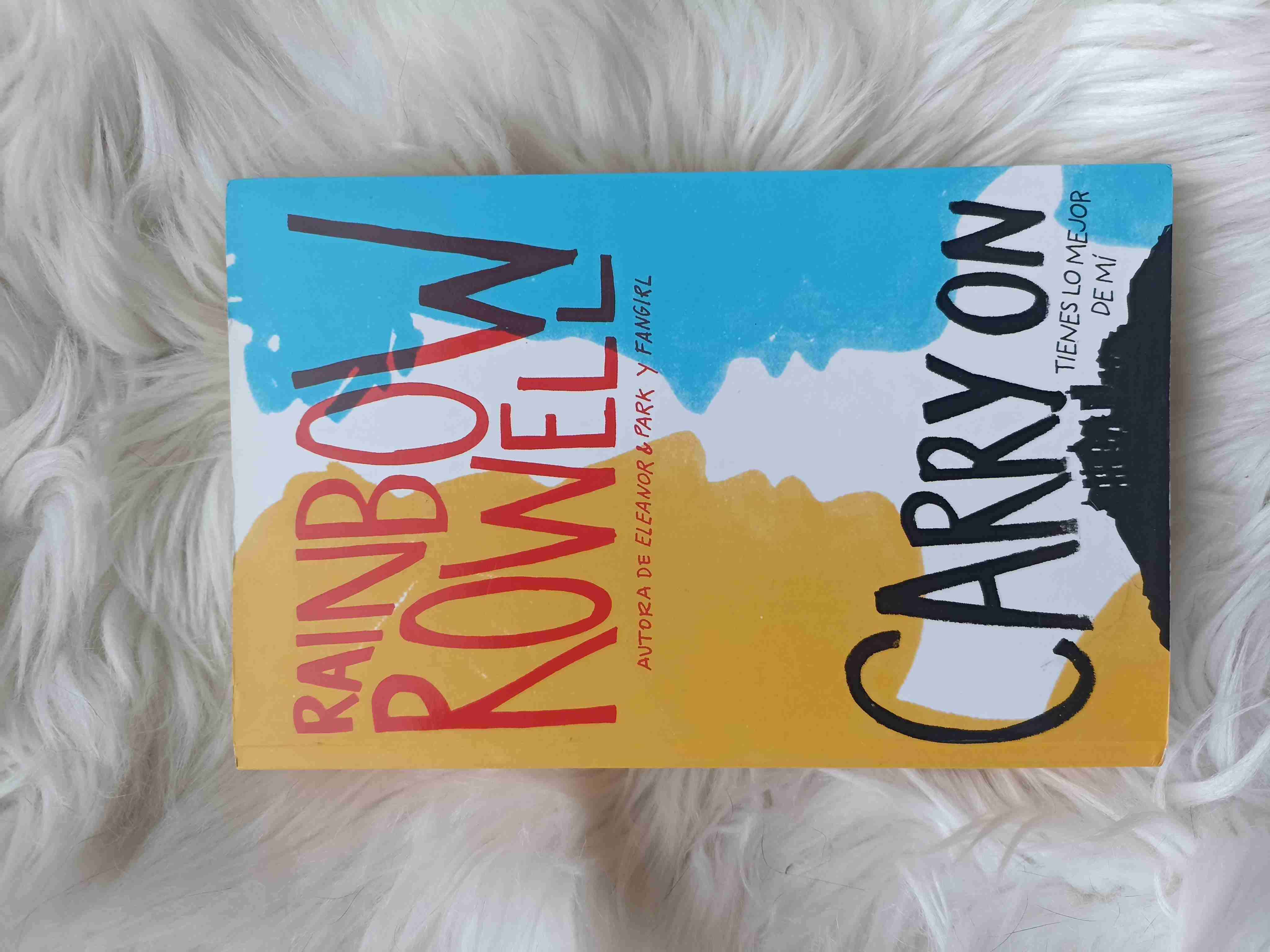 Libro 'Carry On' de Rainbow Rowell - miniatura 1