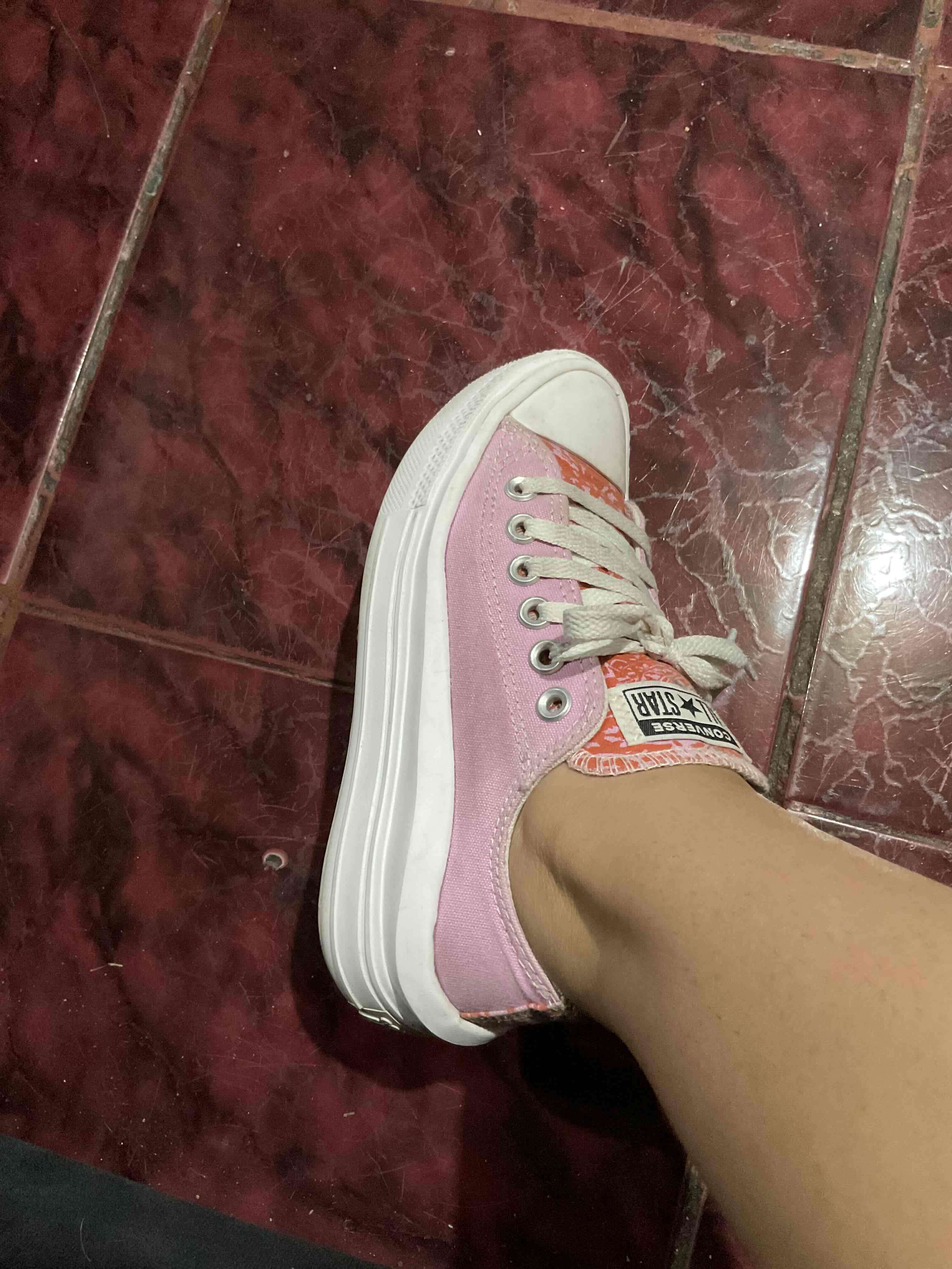 Zapatillas Converse rosas - miniatura 2
